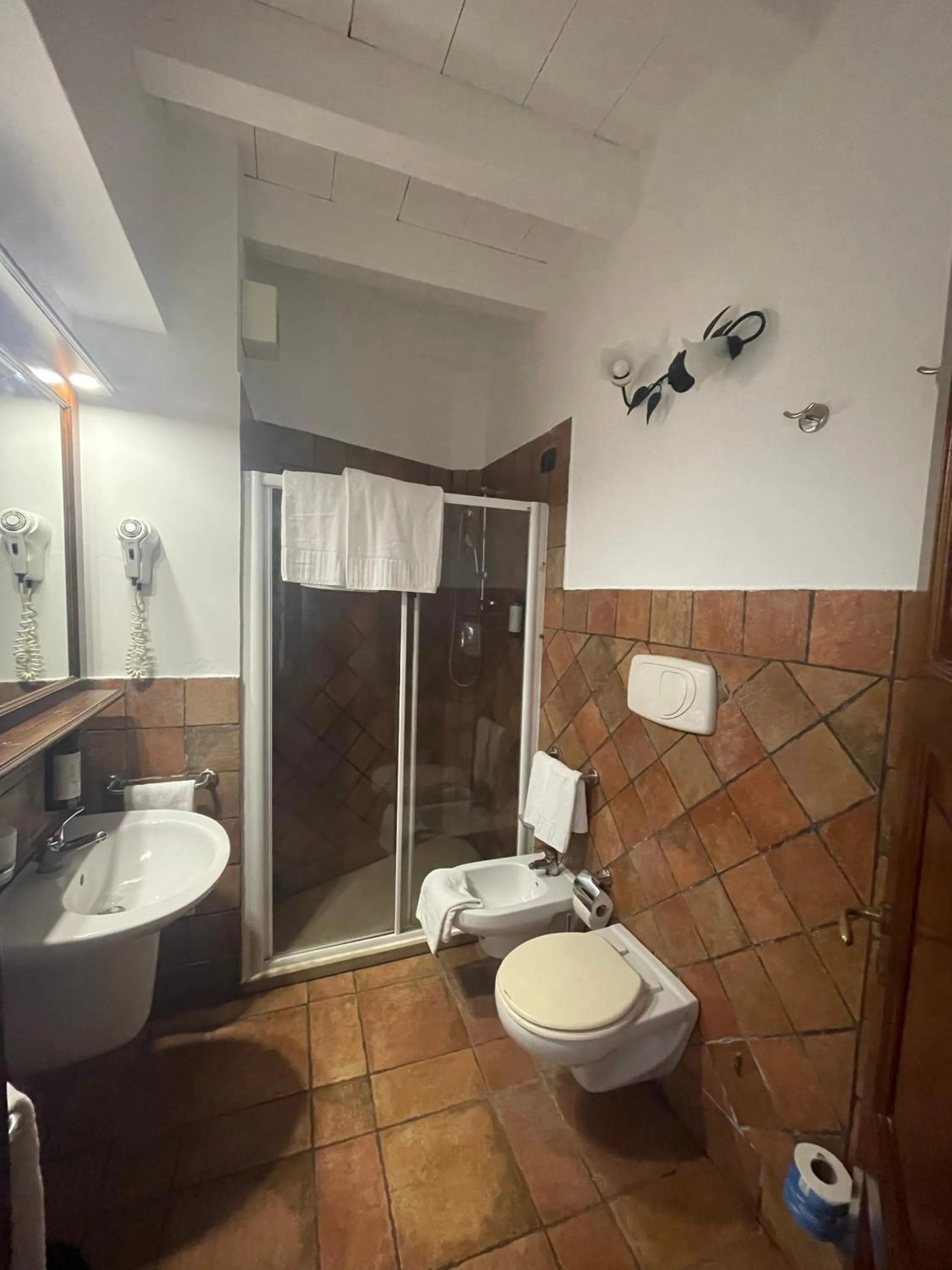 Bathroom in Hotel Capomulini 3 Stelle