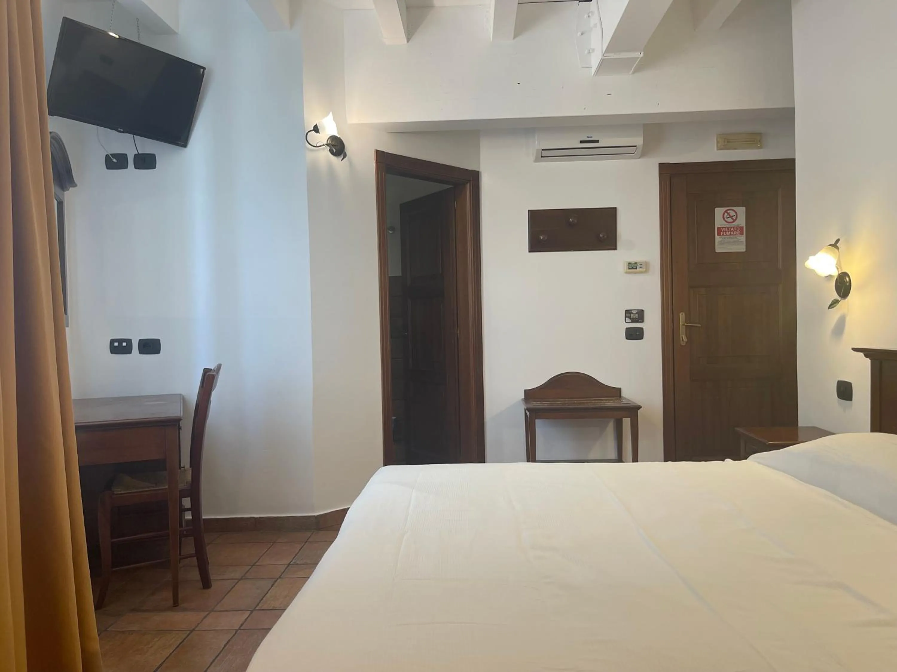 Bed in Hotel Capomulini 3 Stelle