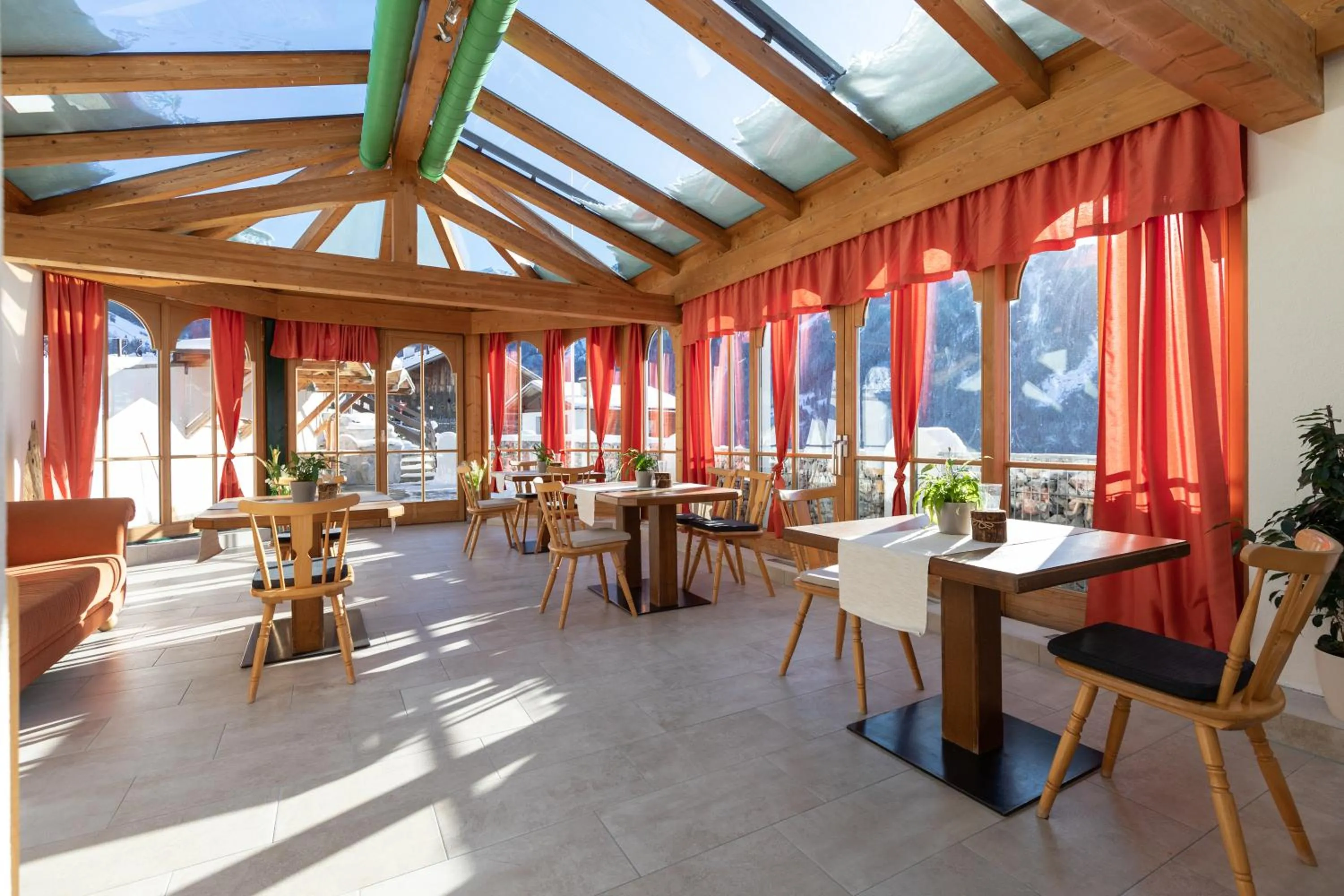 Communal lounge/ TV room in Pitztal Living Apartments