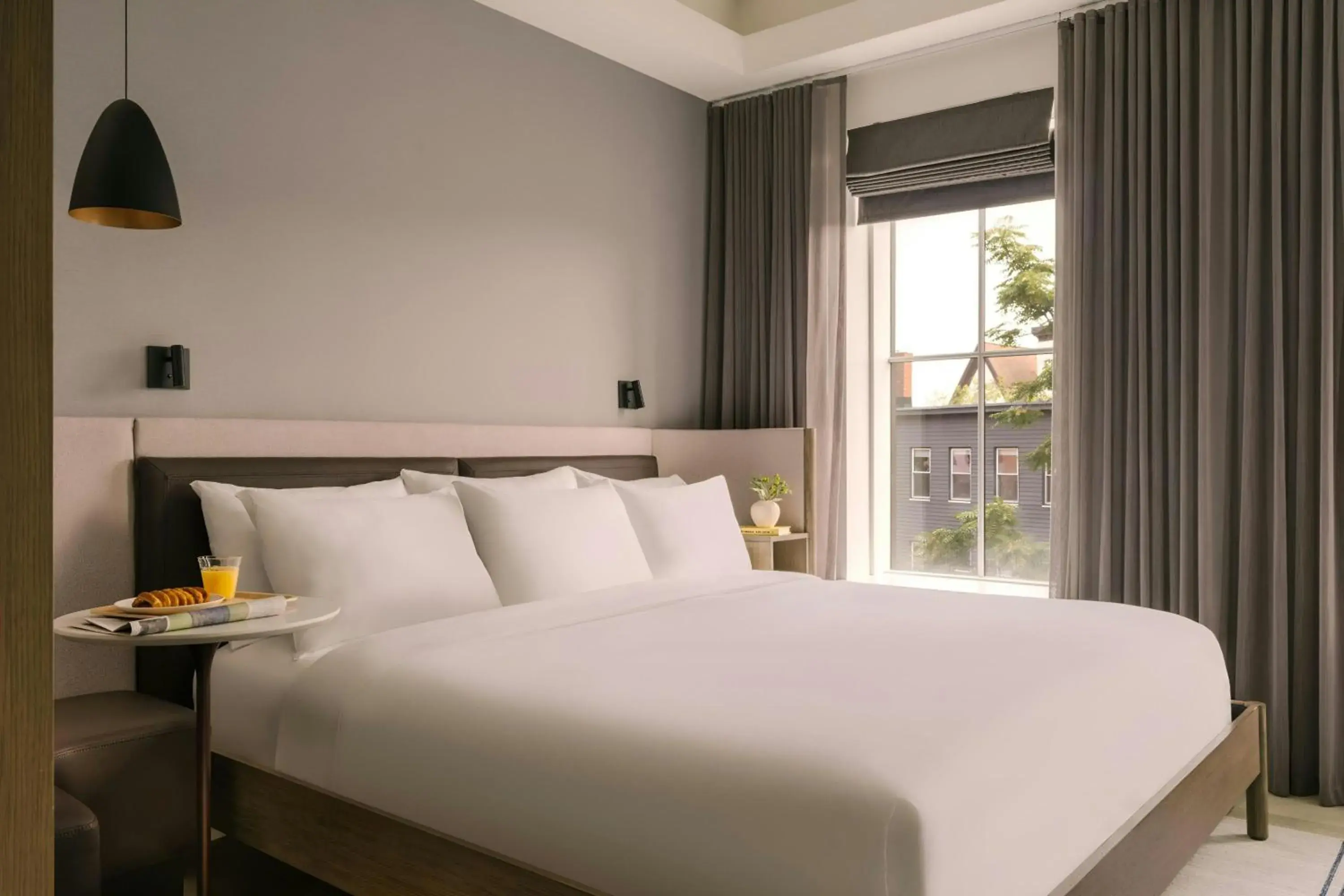 Superior King Room with Workspace in 907 Main Hotel Central Square, Sonder by Marriott Bonvoy Superior King Room with Workspace in 907 Main Hotel Central Square, Sonder by Marriott Bonvoy