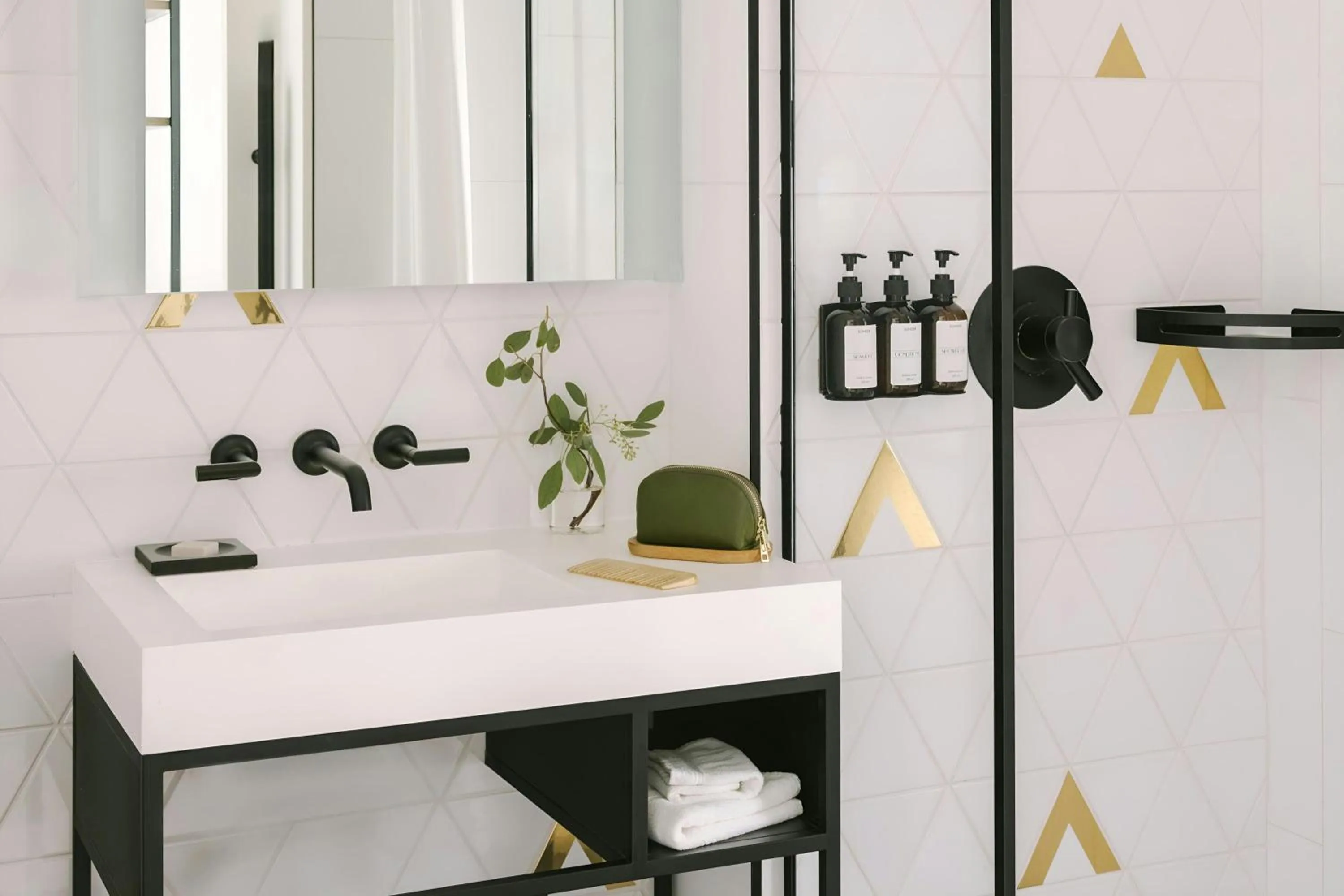 Bathroom in 907 Main Hotel Central Square, Sonder by Marriott Bonvoy