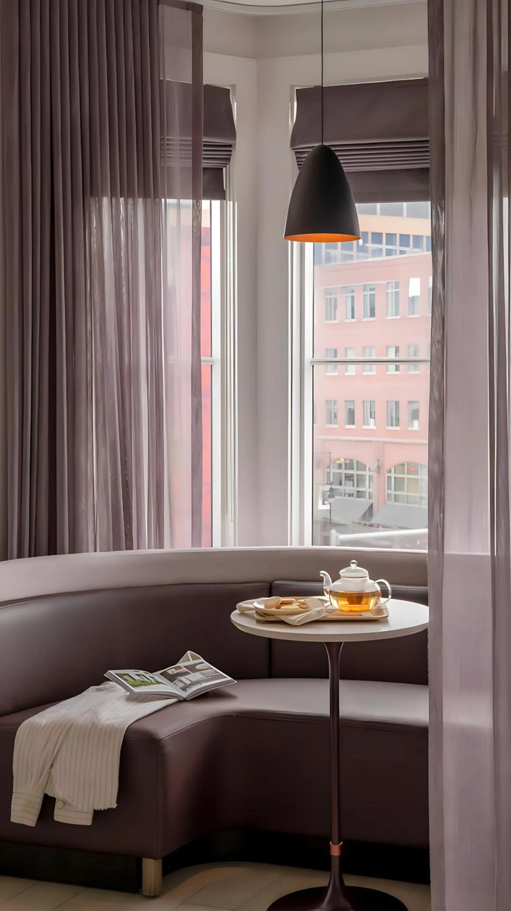 Bed in Lark Hotels 907 Main