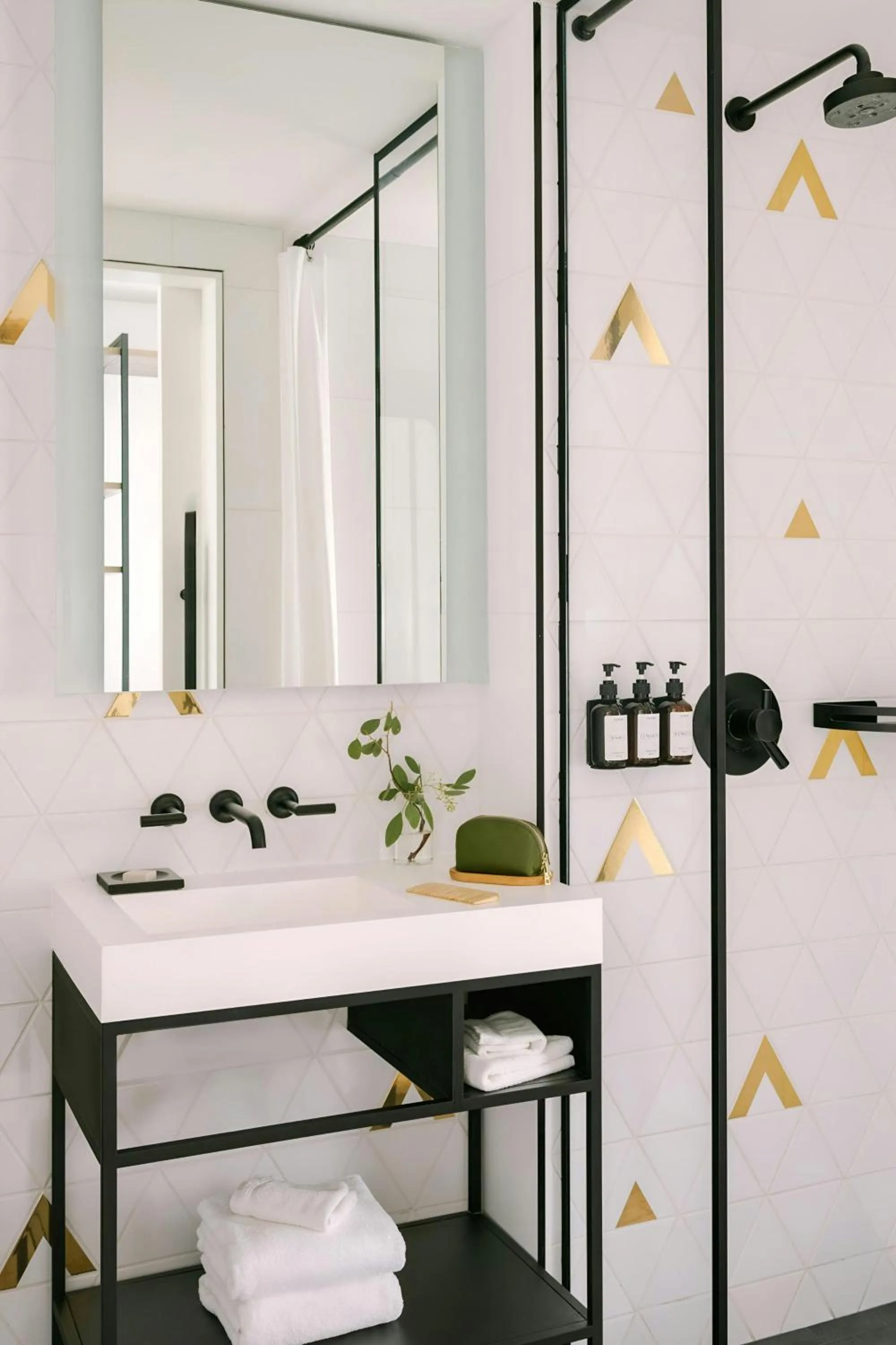 Bathroom in 907 Main Hotel Central Square, Sonder by Marriott Bonvoy