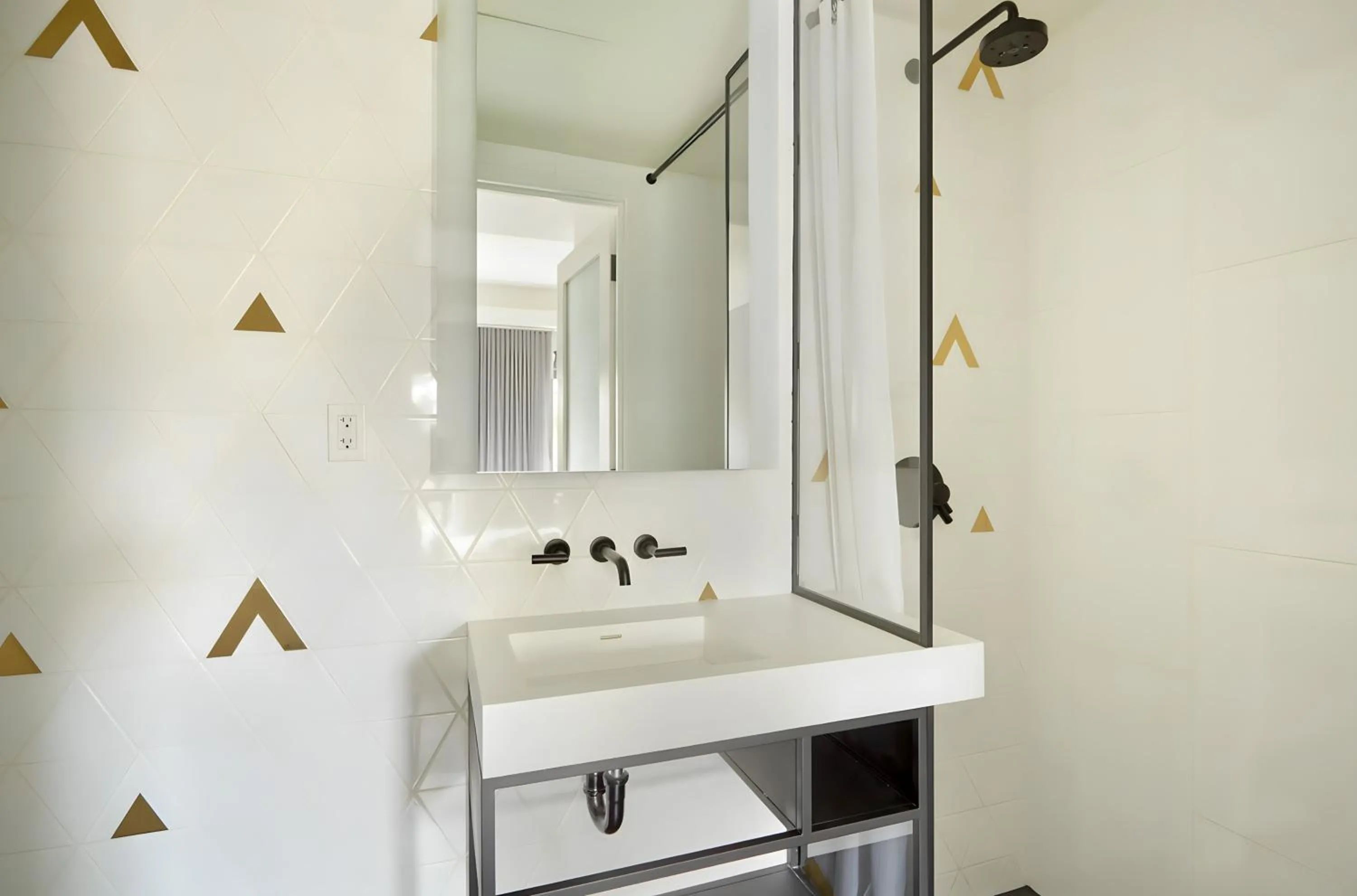 Lark Hotels 907 Main