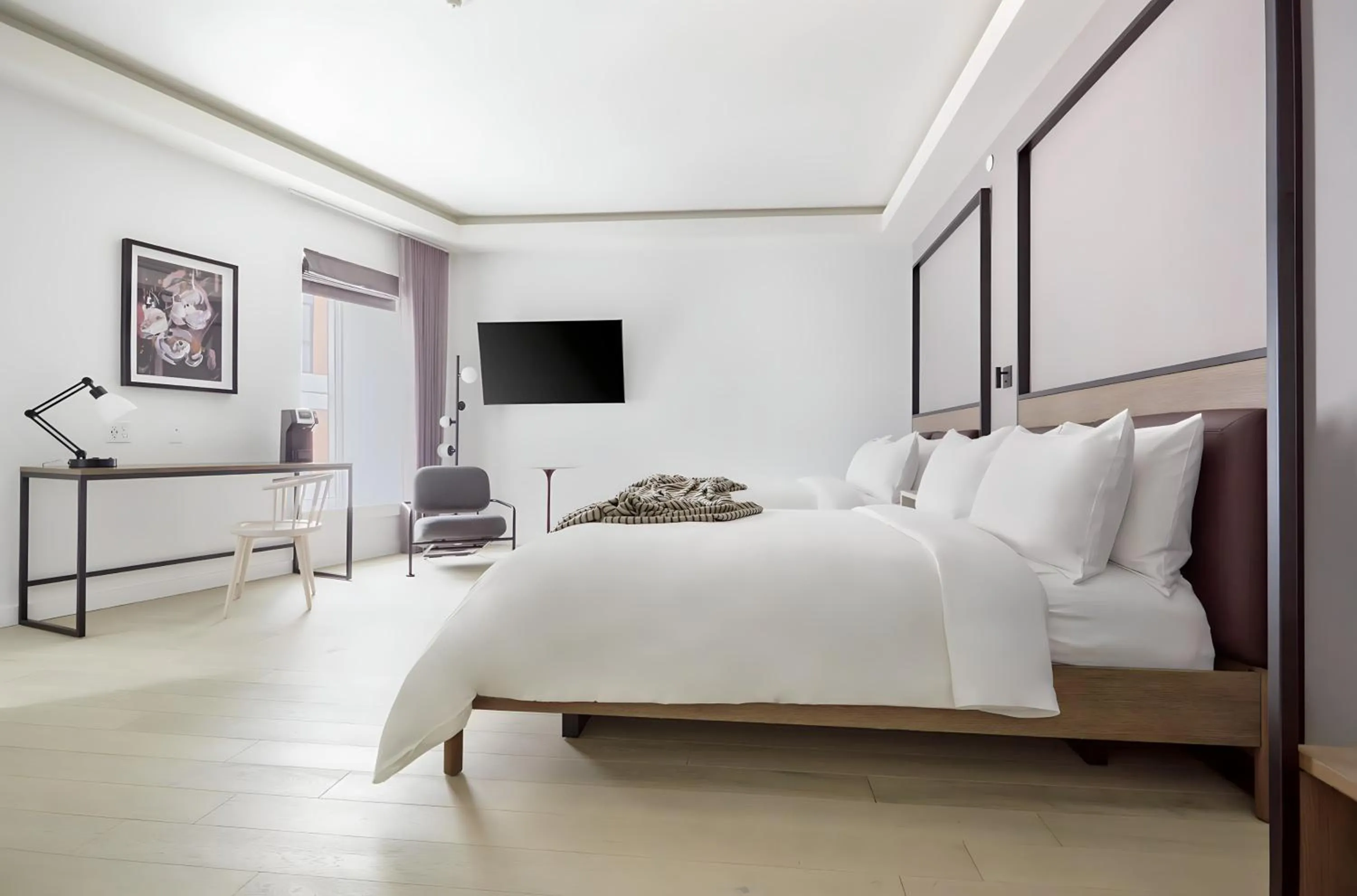 Bed in Lark Hotels 907 Main