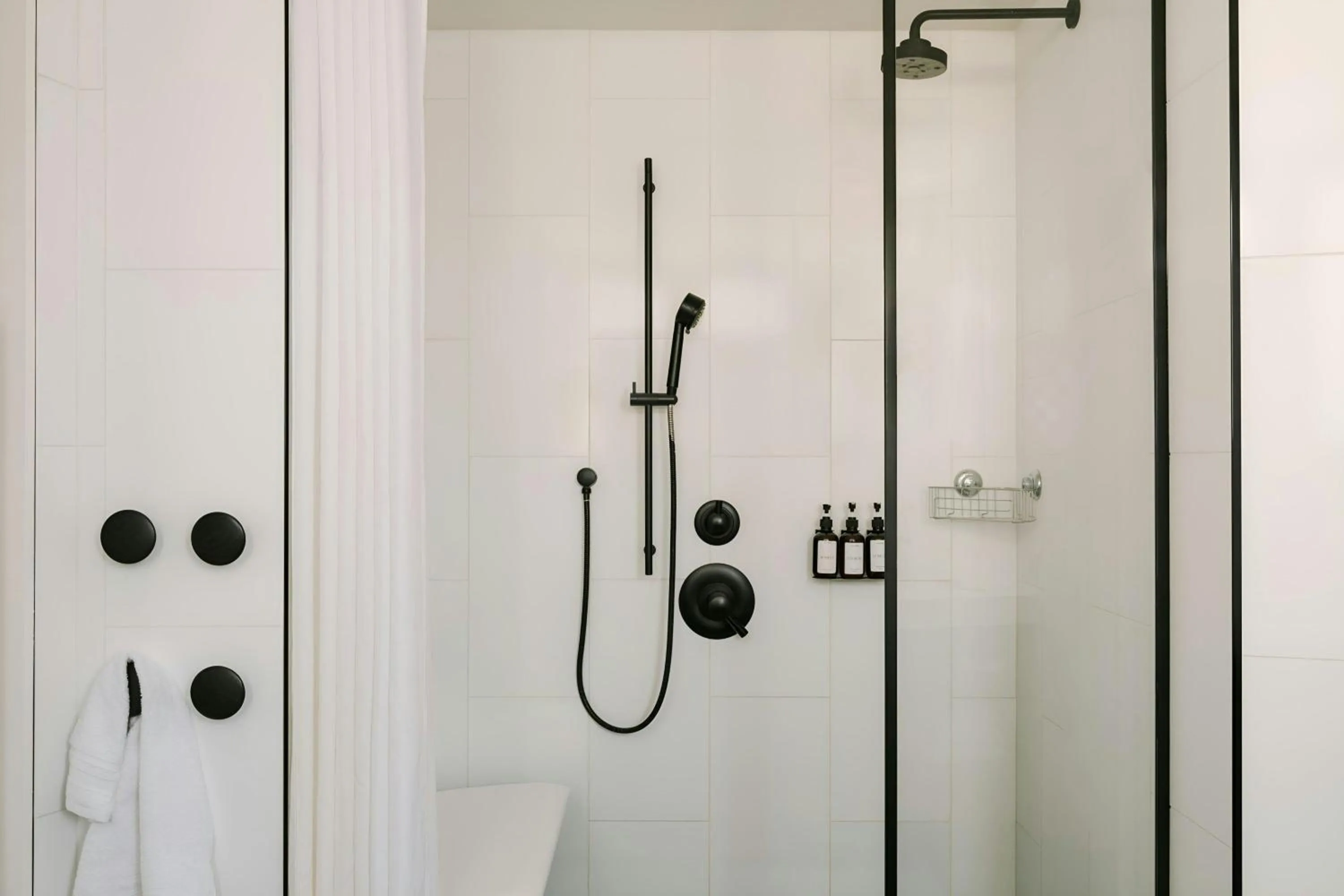 Bathroom in 907 Main Hotel Central Square, Sonder by Marriott Bonvoy