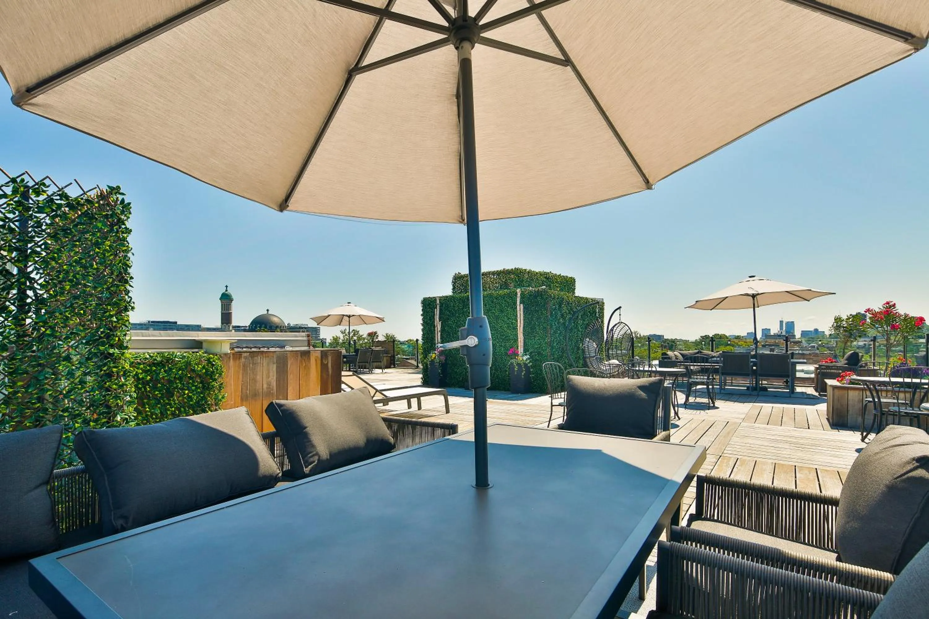 Balcony/Terrace in Parc Avenue Hostel