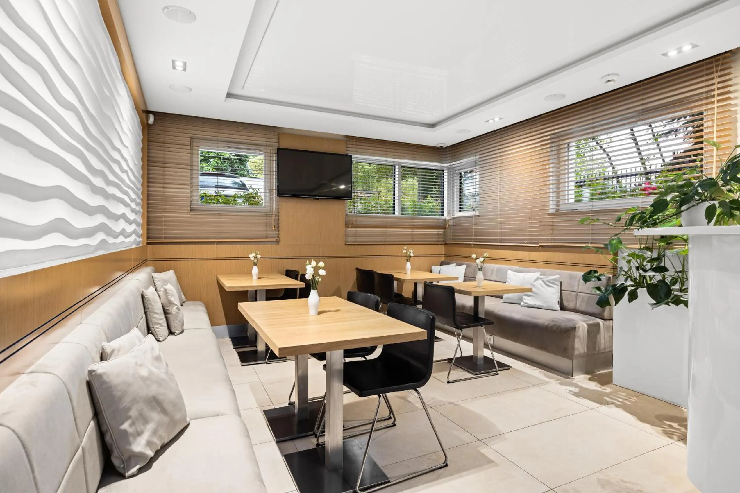 Dining area in Molo Residence