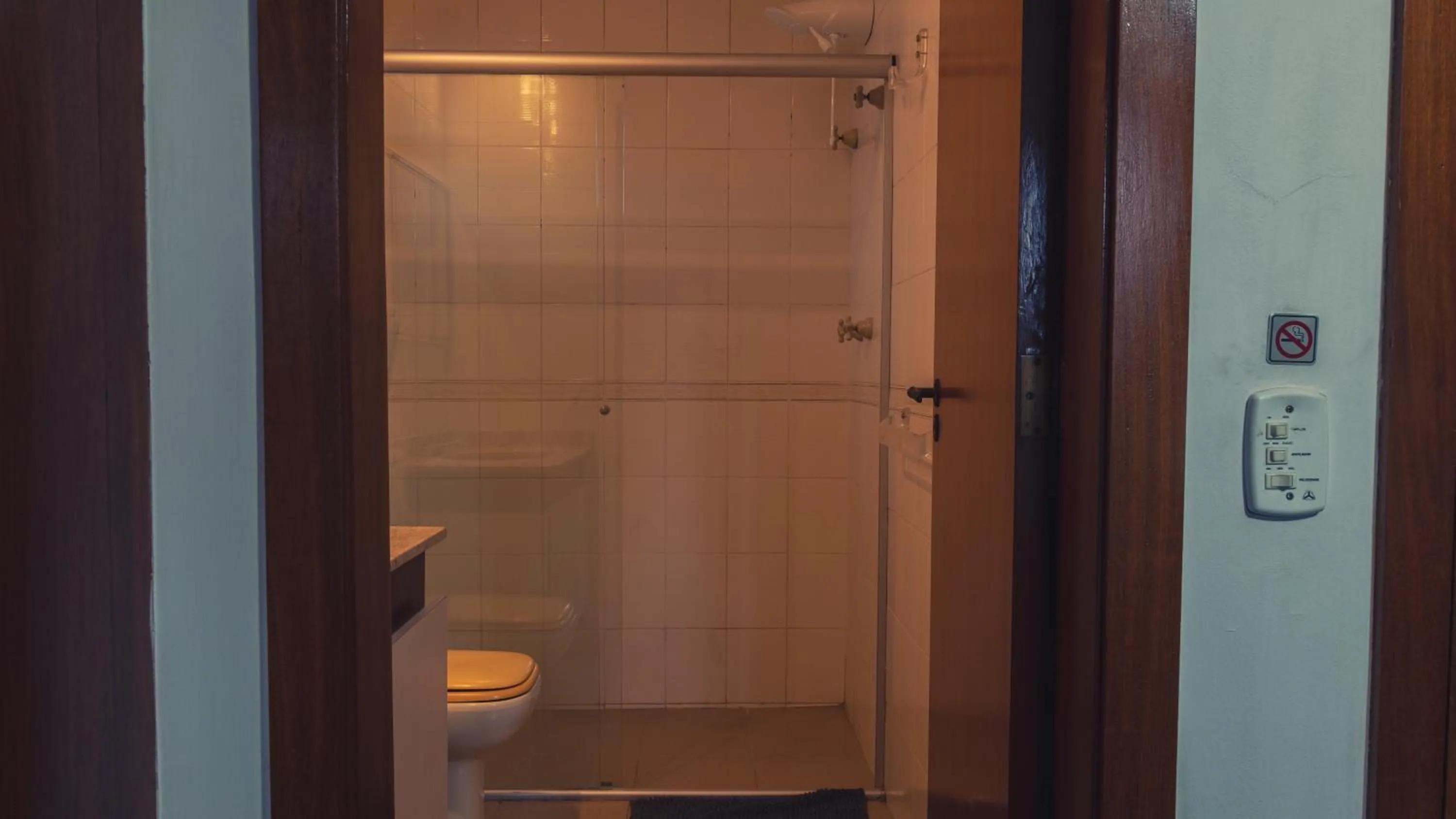 Shower in Urbanature Filme & Arte - Comfort Hostel Brooklin