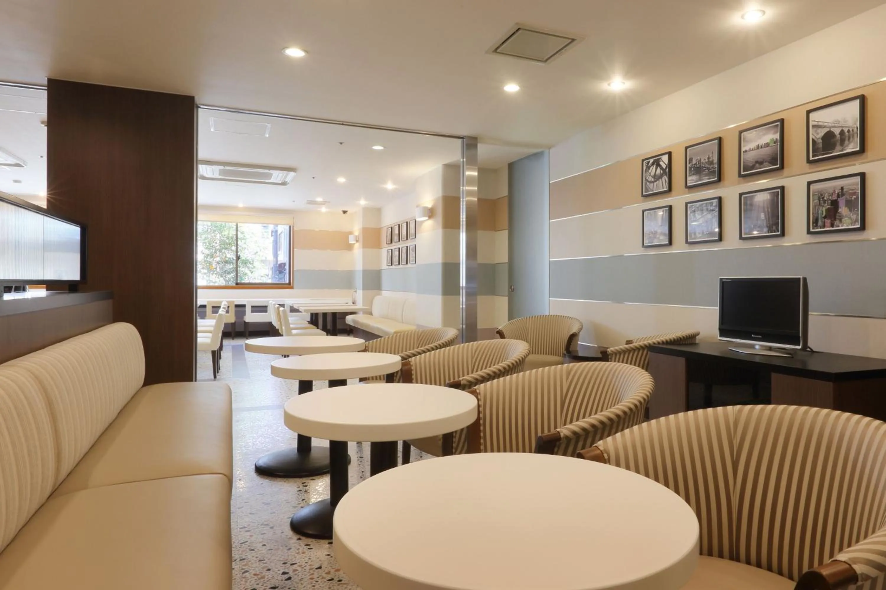 Lobby or reception in Keio Presso Inn Kanda