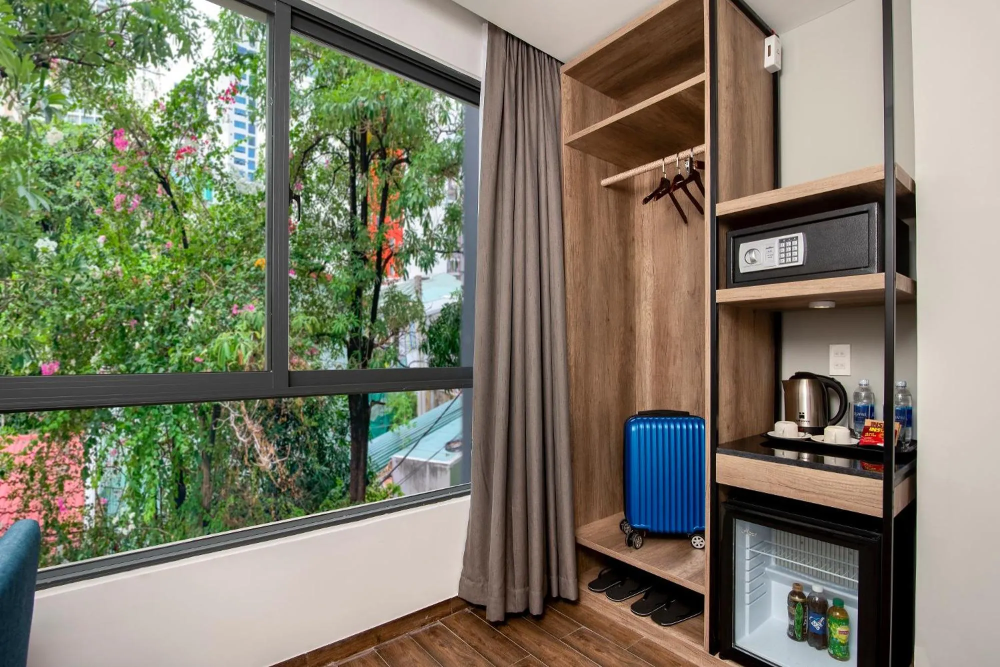 TITAN HOTEL - Formerly known as Golden Lotus Central Hotel