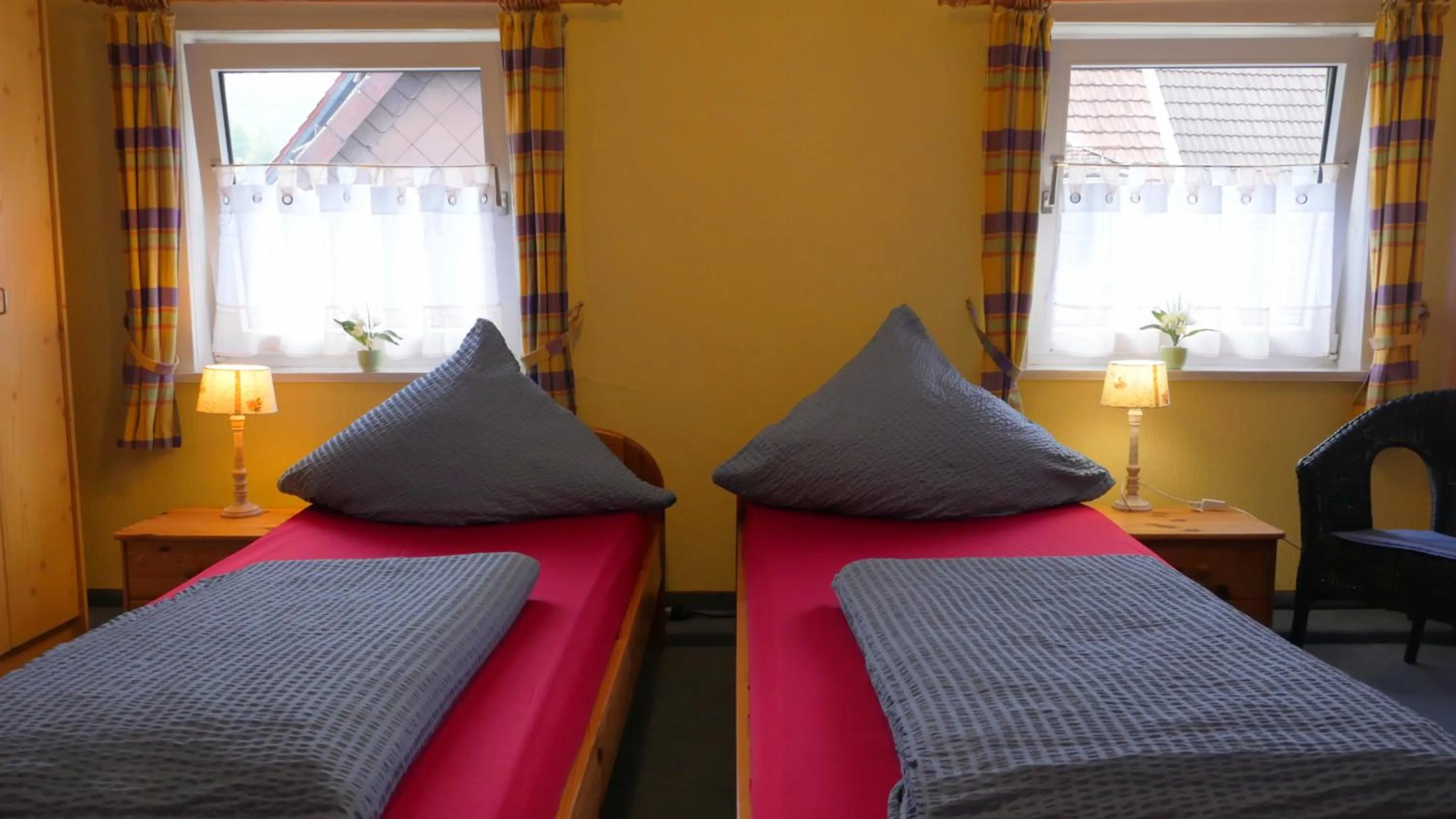 Property building, Bed in Hotel zur Post
