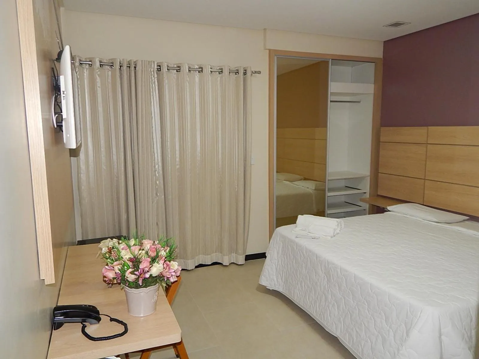 Bed in Hotel Oceania