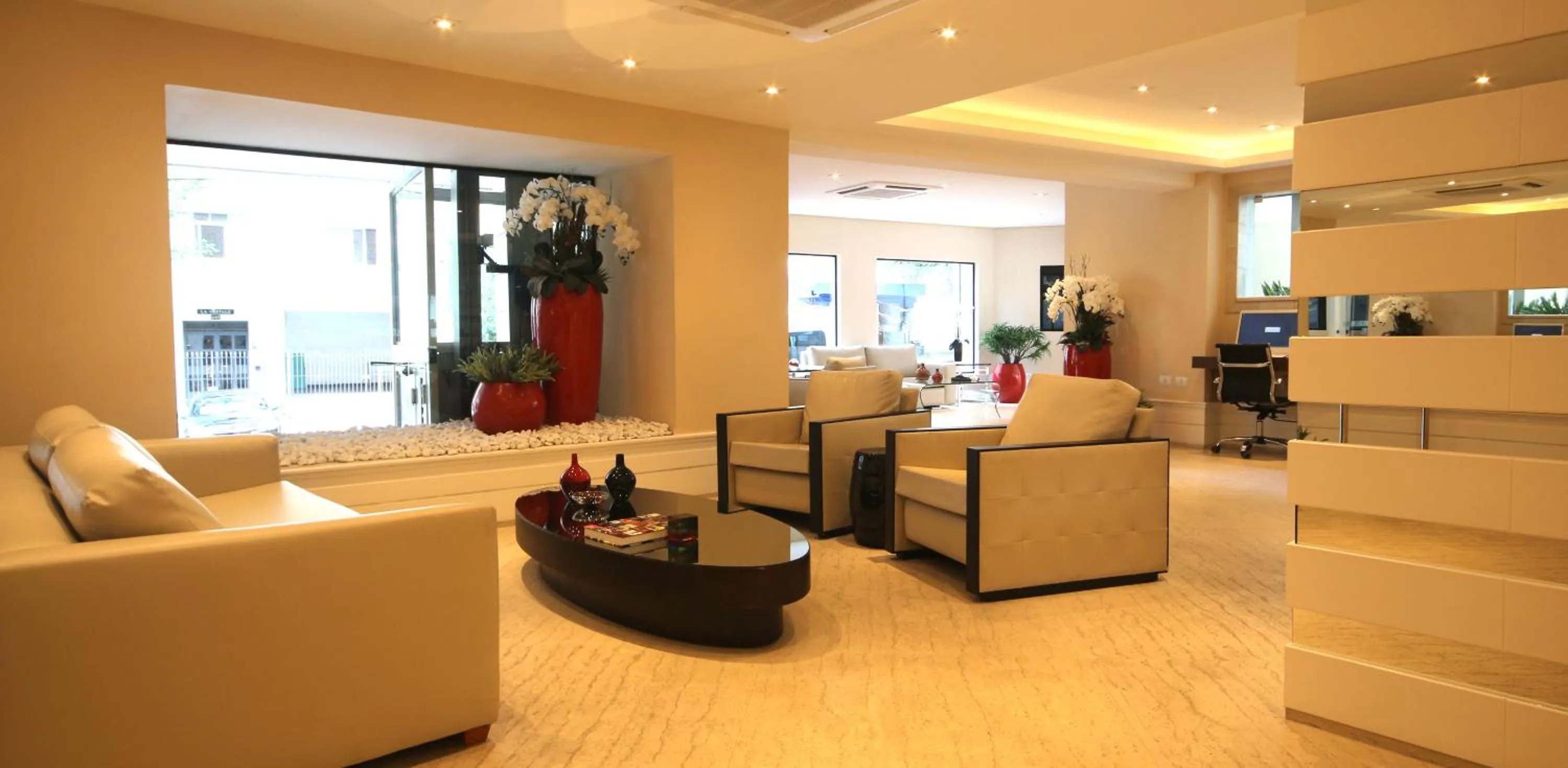 Lobby or reception in Ez Aclimação Hotel