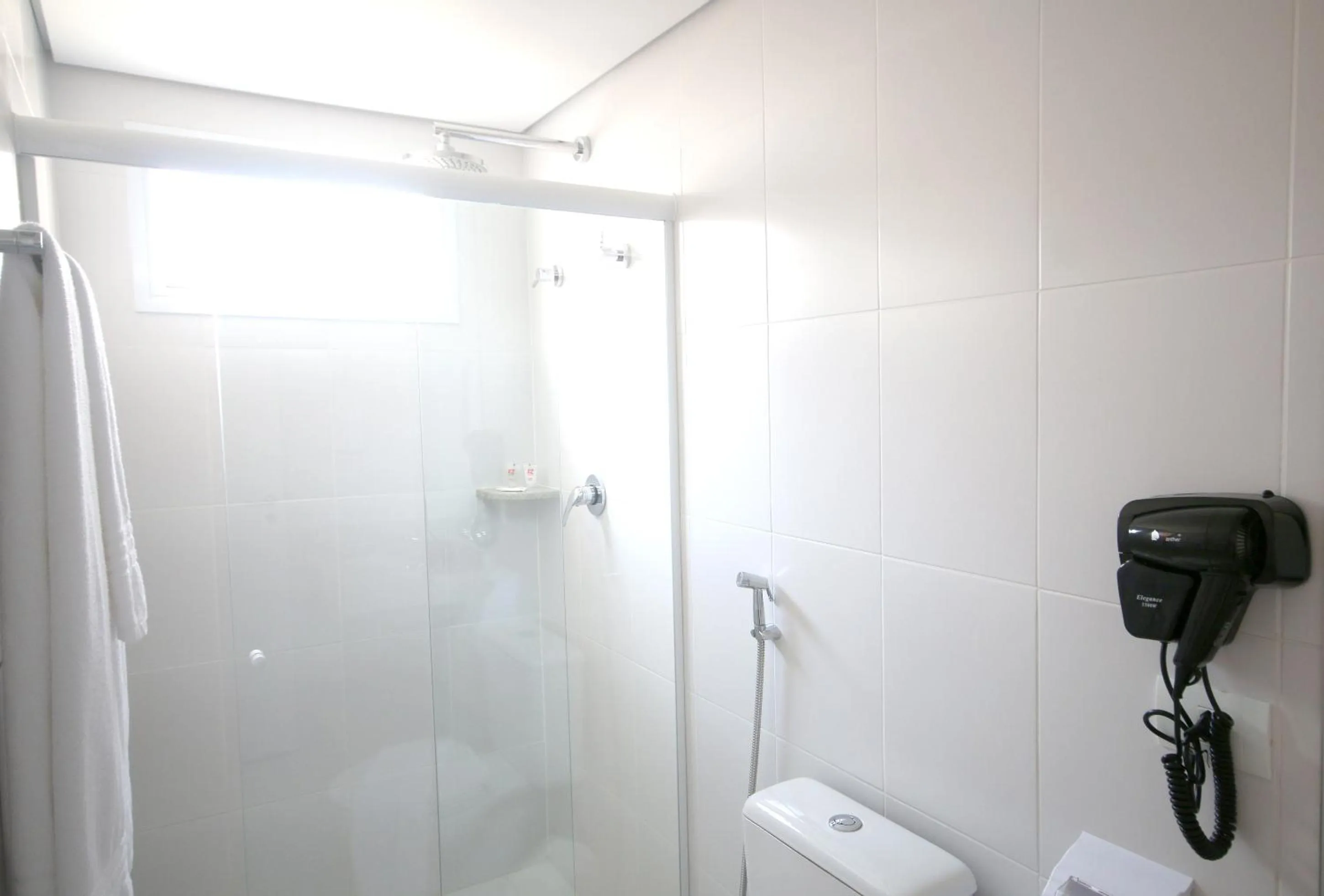 Photo of the whole room in Ez Aclimação Hotel