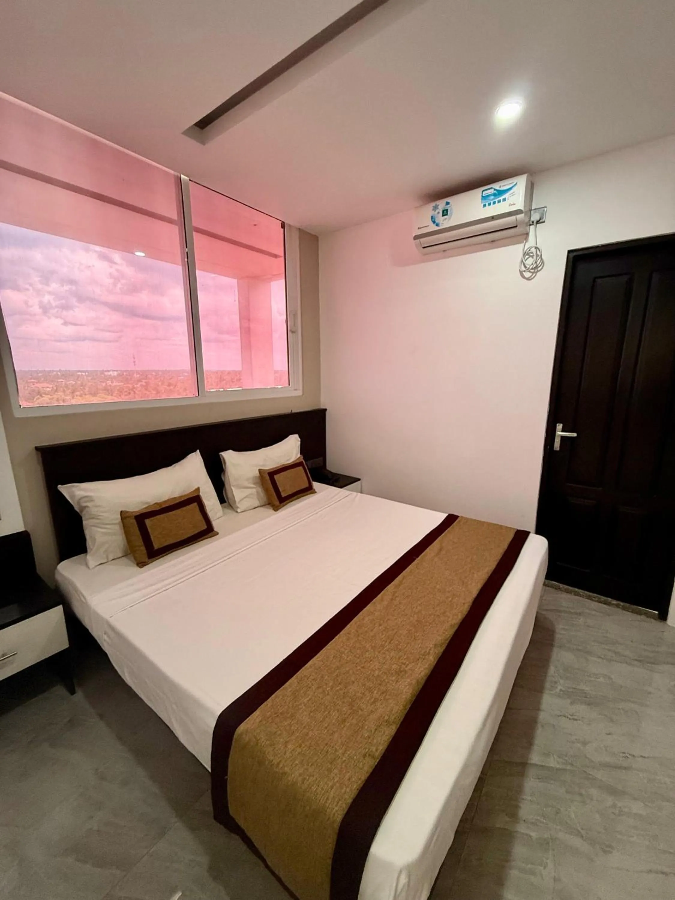 Bedroom, Bed in Ruvisha Beach Hotel