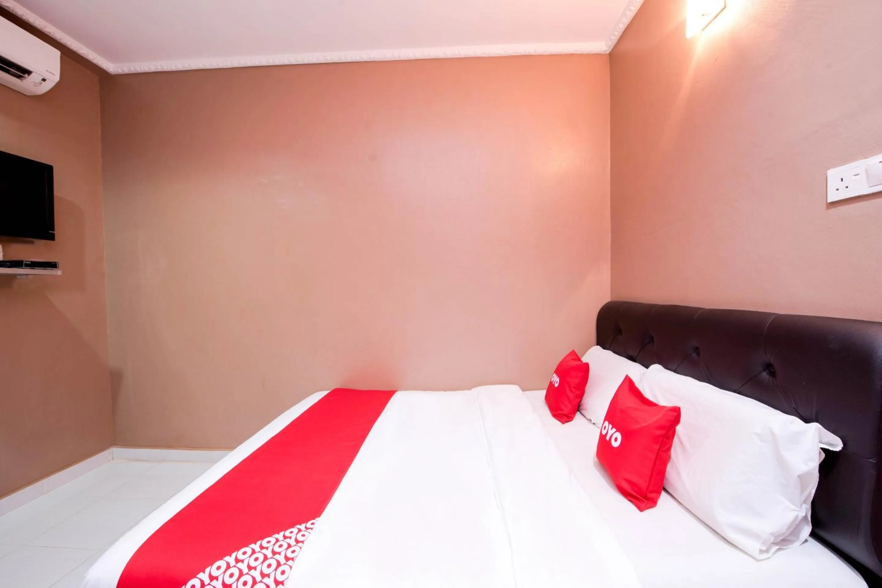 Bedroom, Bed in Hotel O Rg Motel