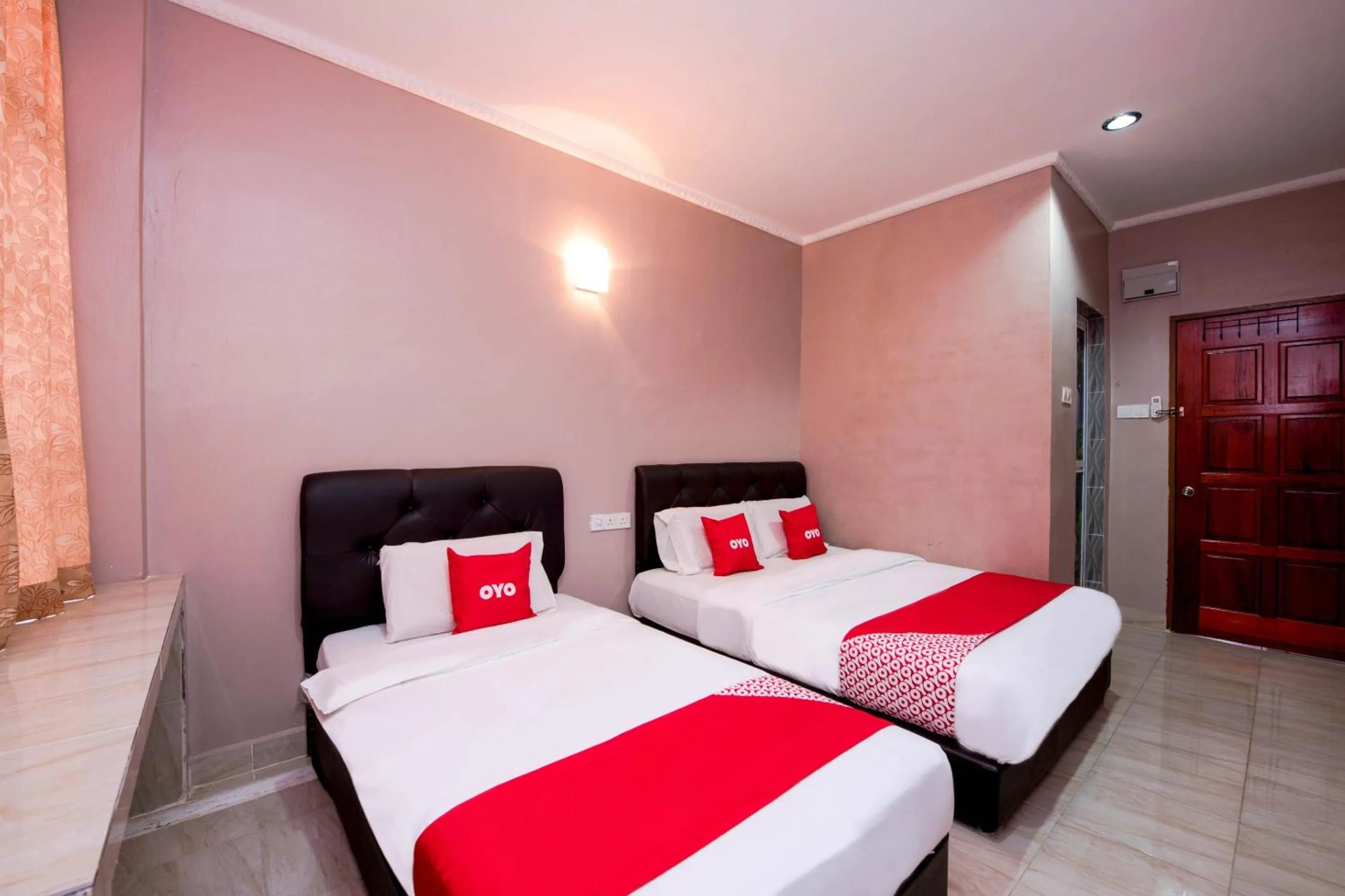 Bedroom, Bed in Hotel O Rg Motel