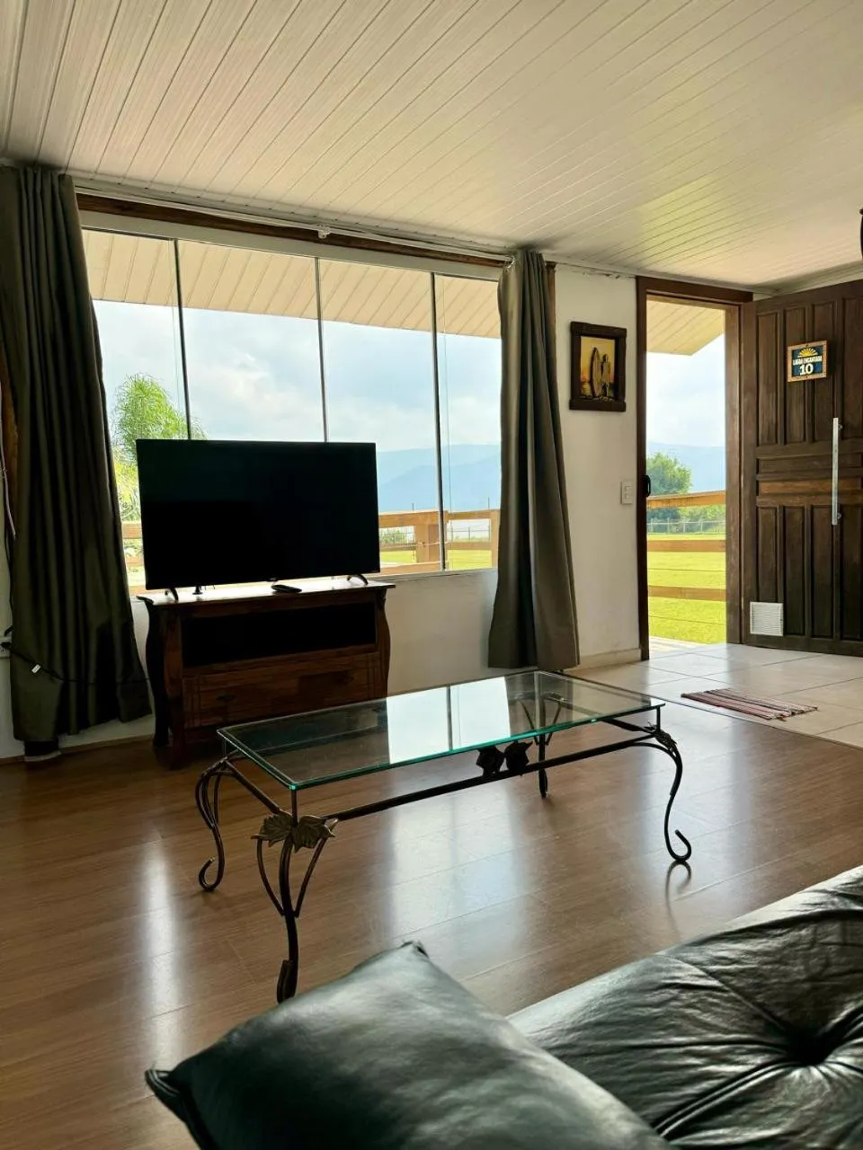 Communal lounge/ TV room in Pousada Lagoa Encantada