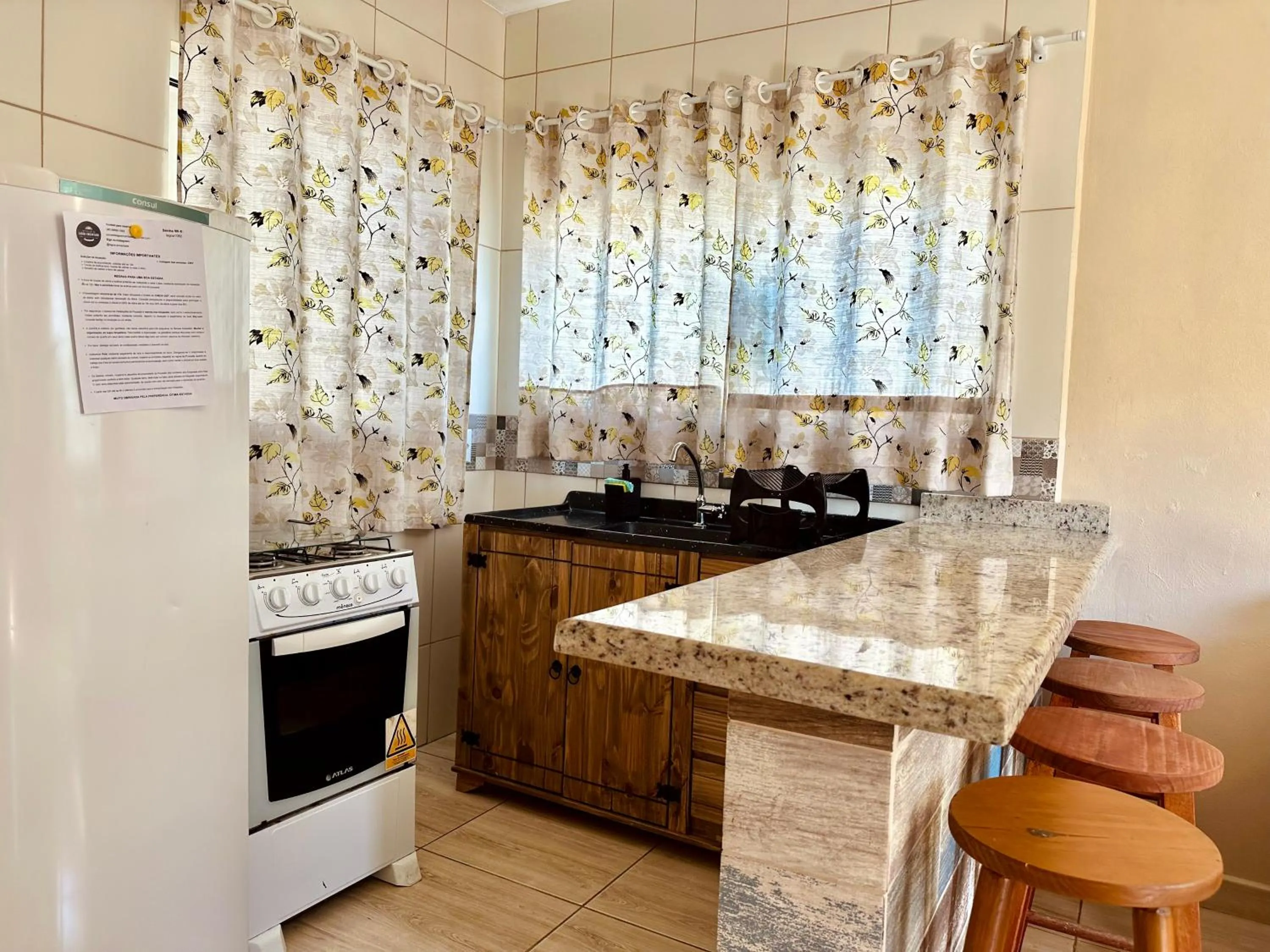 Kitchen or kitchenette in Pousada Lagoa Encantada