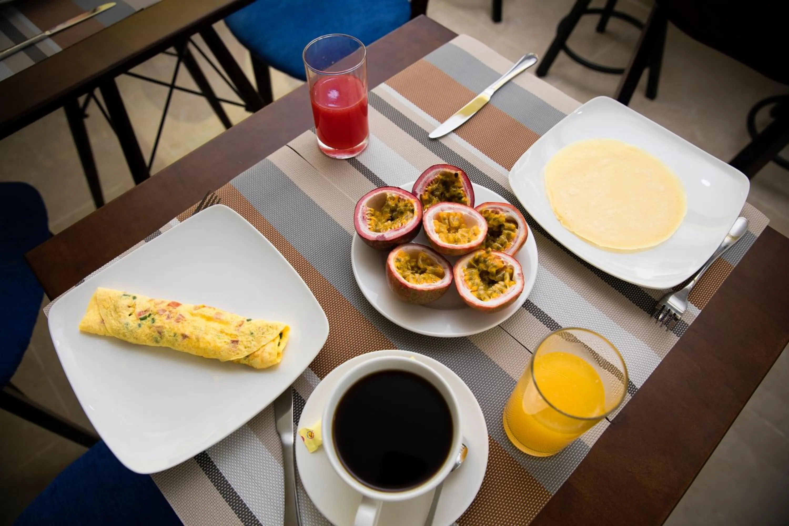 Breakfast in Chez Mimosa Petite - Free Laundry