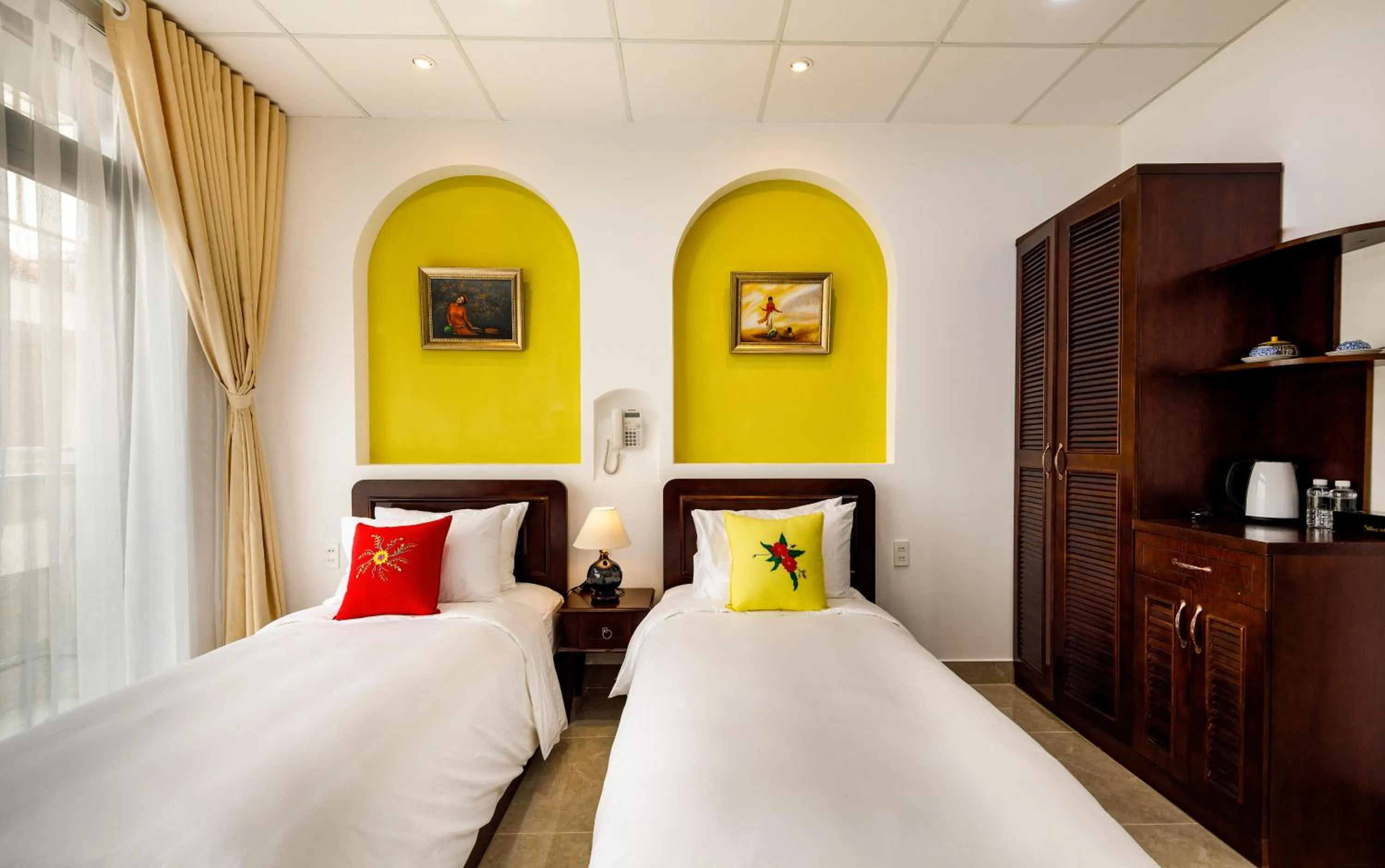 Bedroom, Bed in Chez Mimosa Petite - Free Laundry