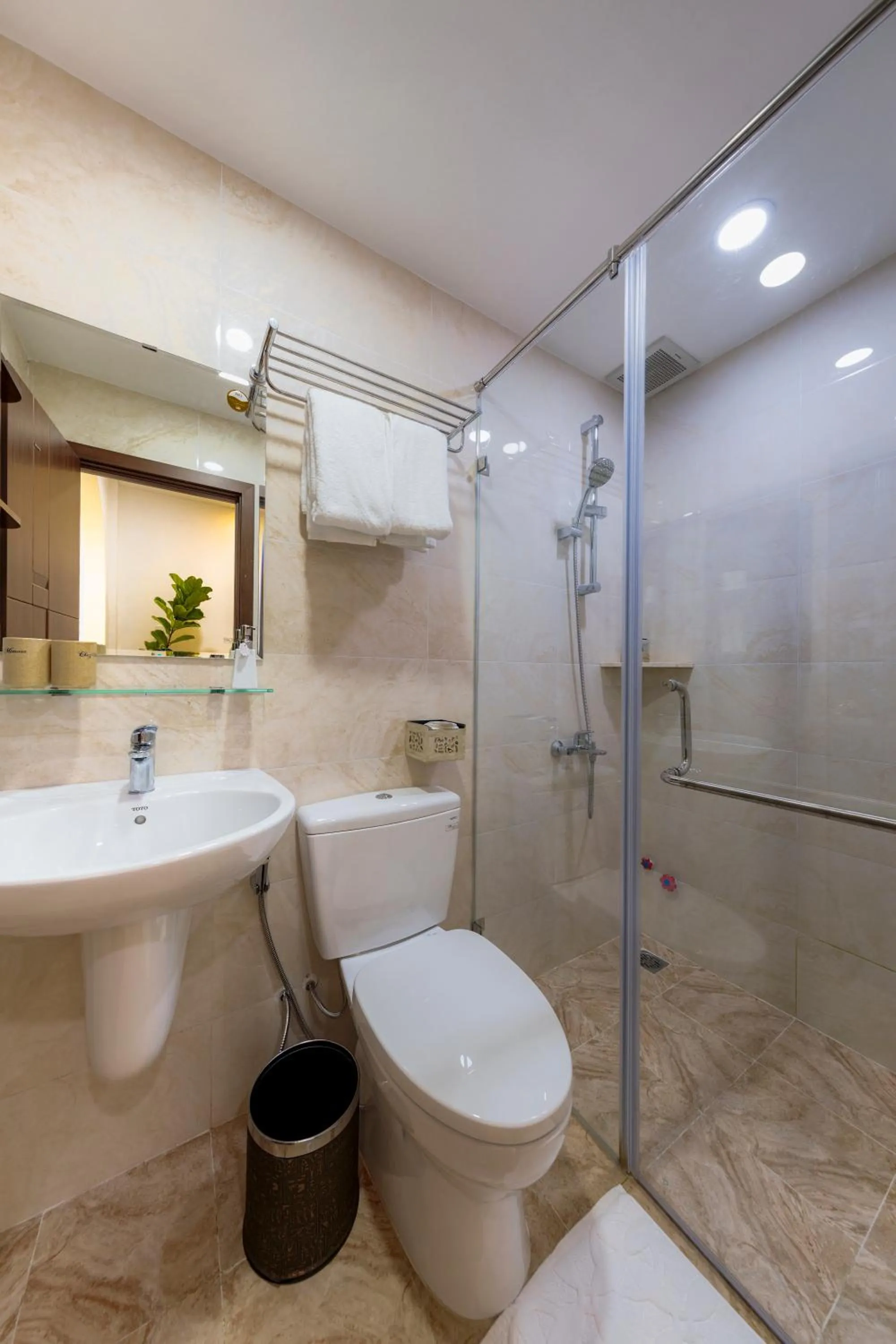 Bathroom in Chez Mimosa Petite - Free Laundry