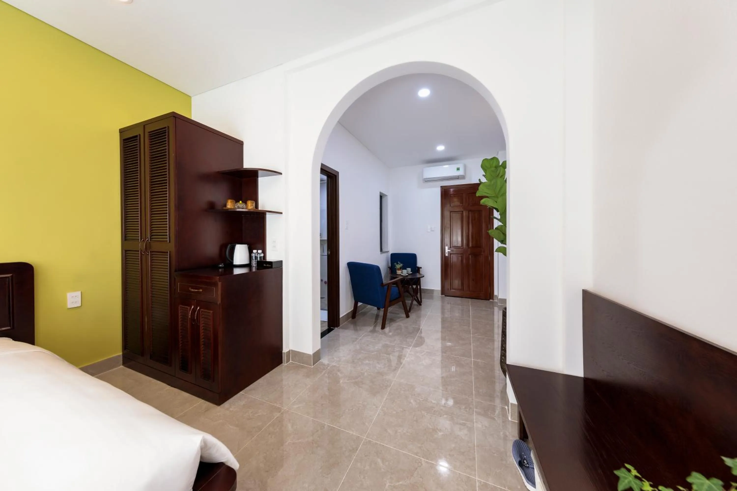 Seating area, Bed in Chez Mimosa Petite - Free Laundry