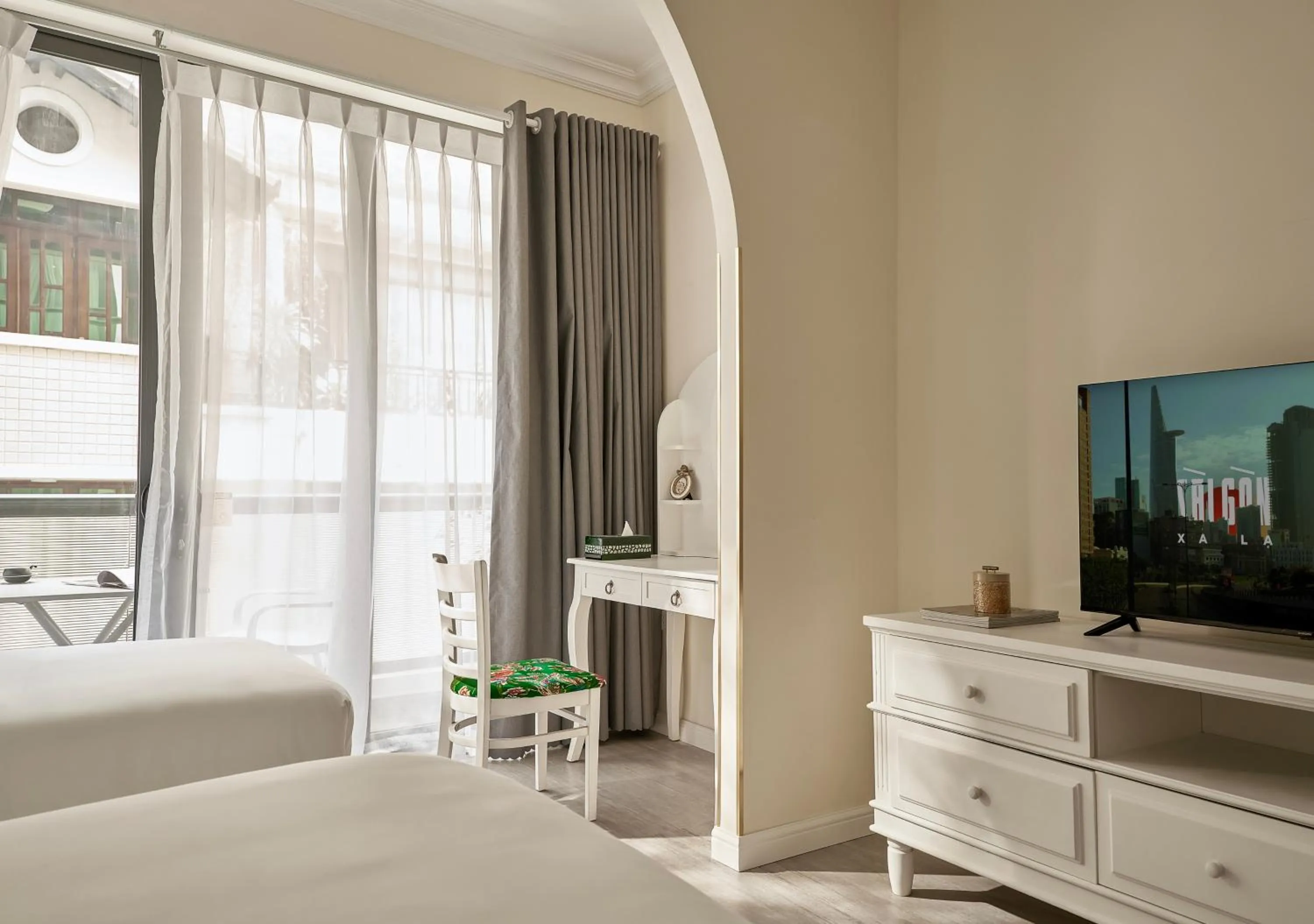 Decorative detail, Bed in Chez Mimosa Petite - Free Laundry