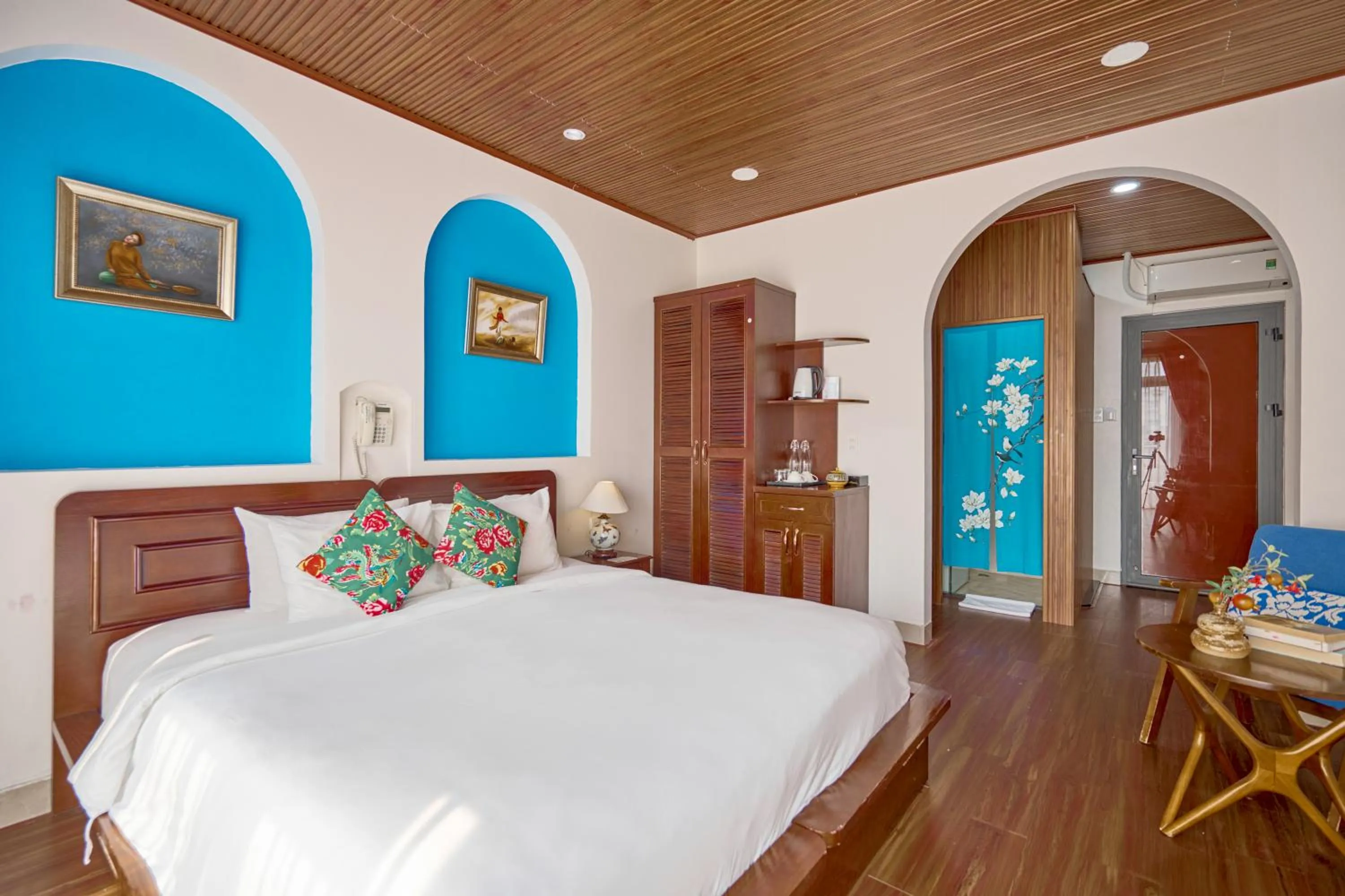 Photo of the whole room, Bed in Chez Mimosa Petite - Free Laundry