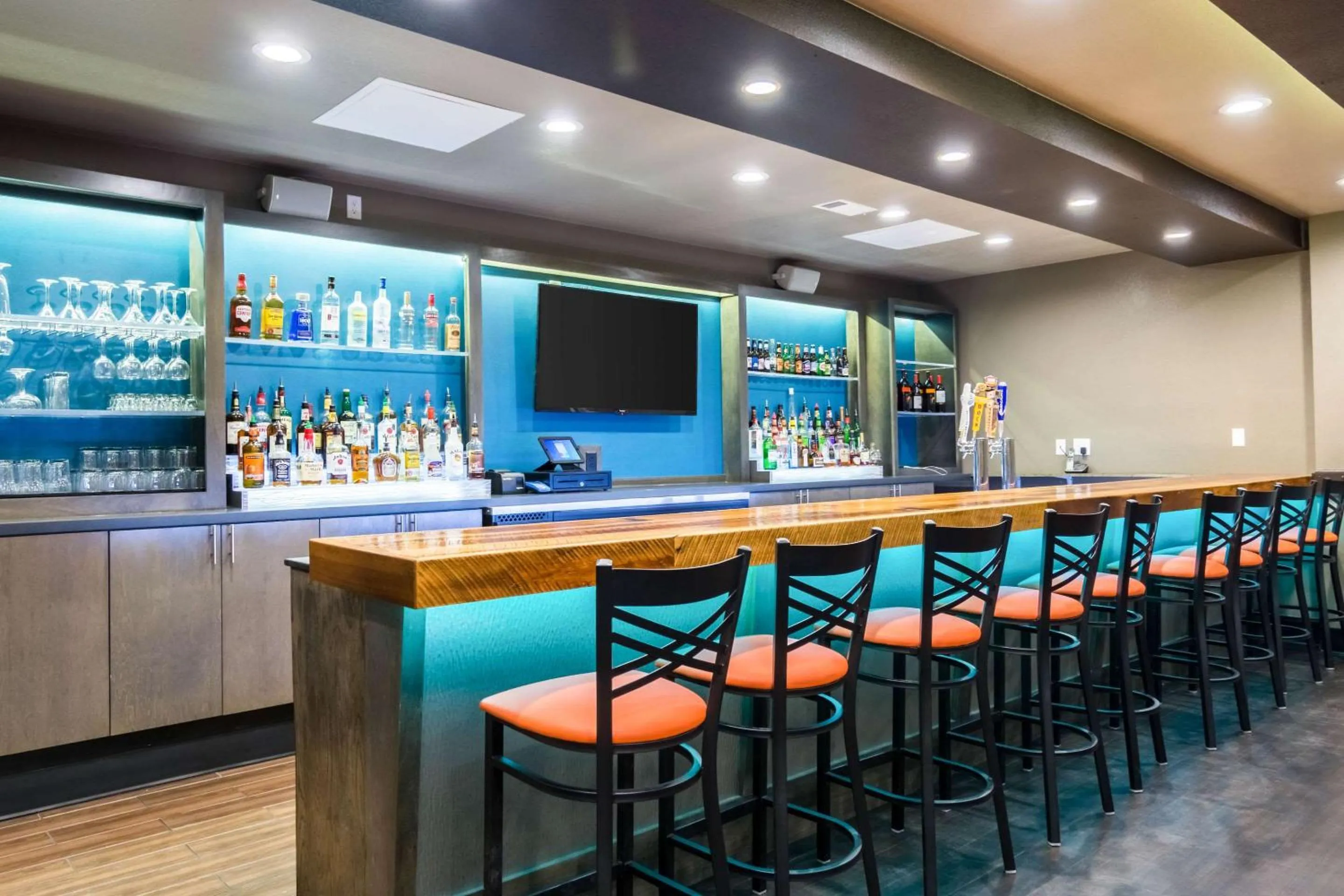 Lounge or bar in Clarion Inn & Suites Russellville I-40