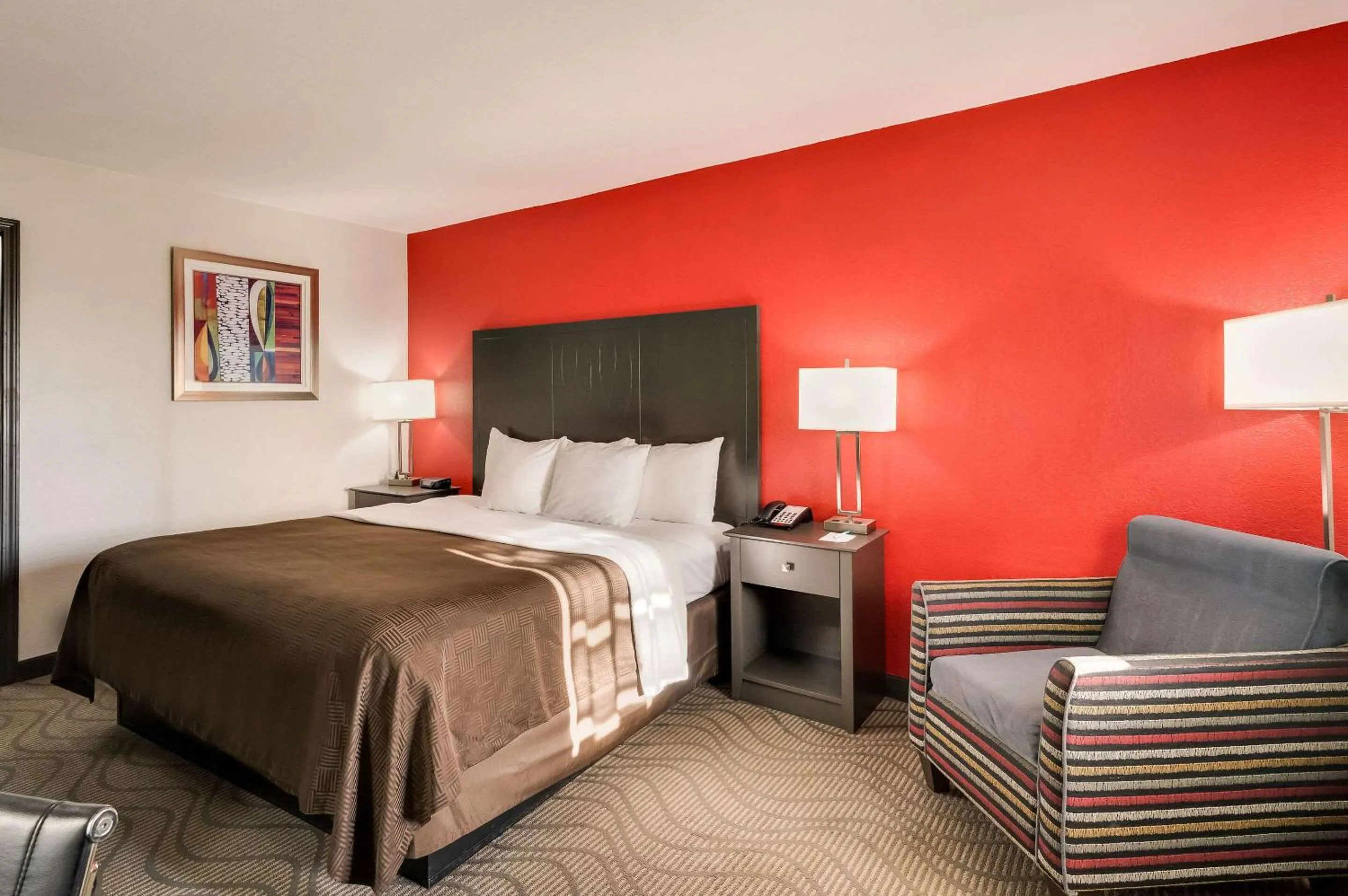 Bedroom in Clarion Inn & Suites Russellville I-40