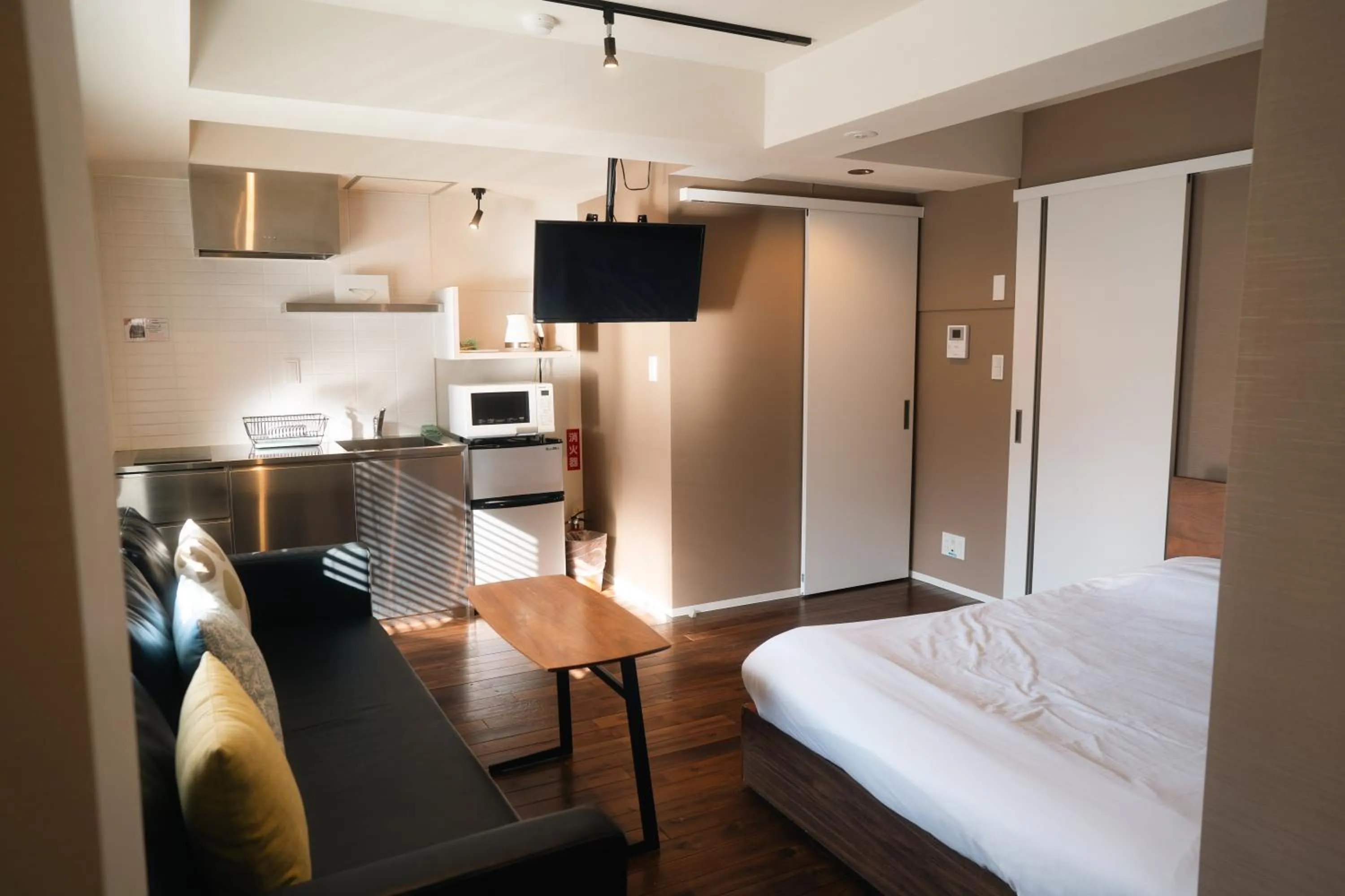 Photo of the whole room, Bed in Condominium MIRAHAKONE