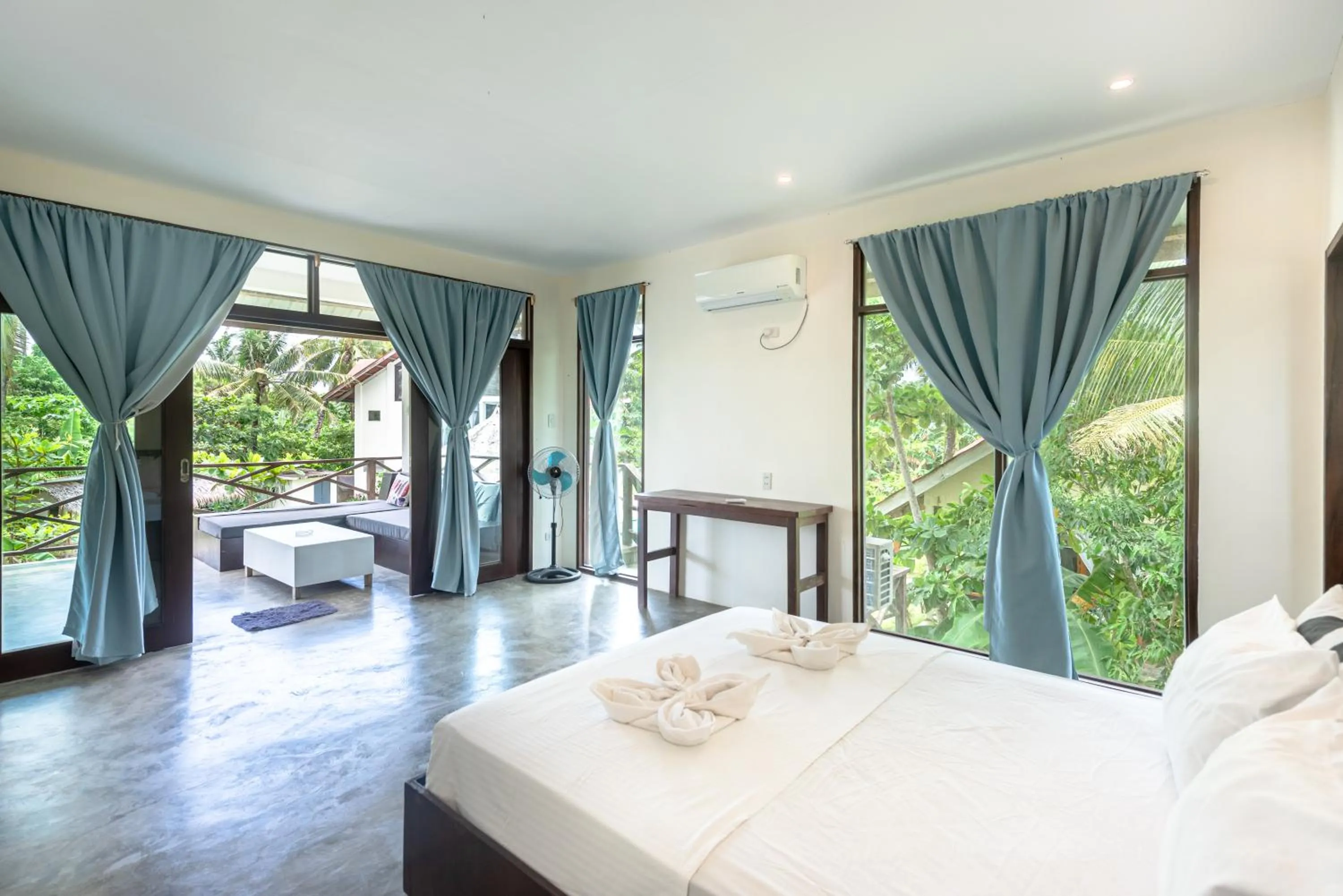 Bed in Ohana Resort Siargao