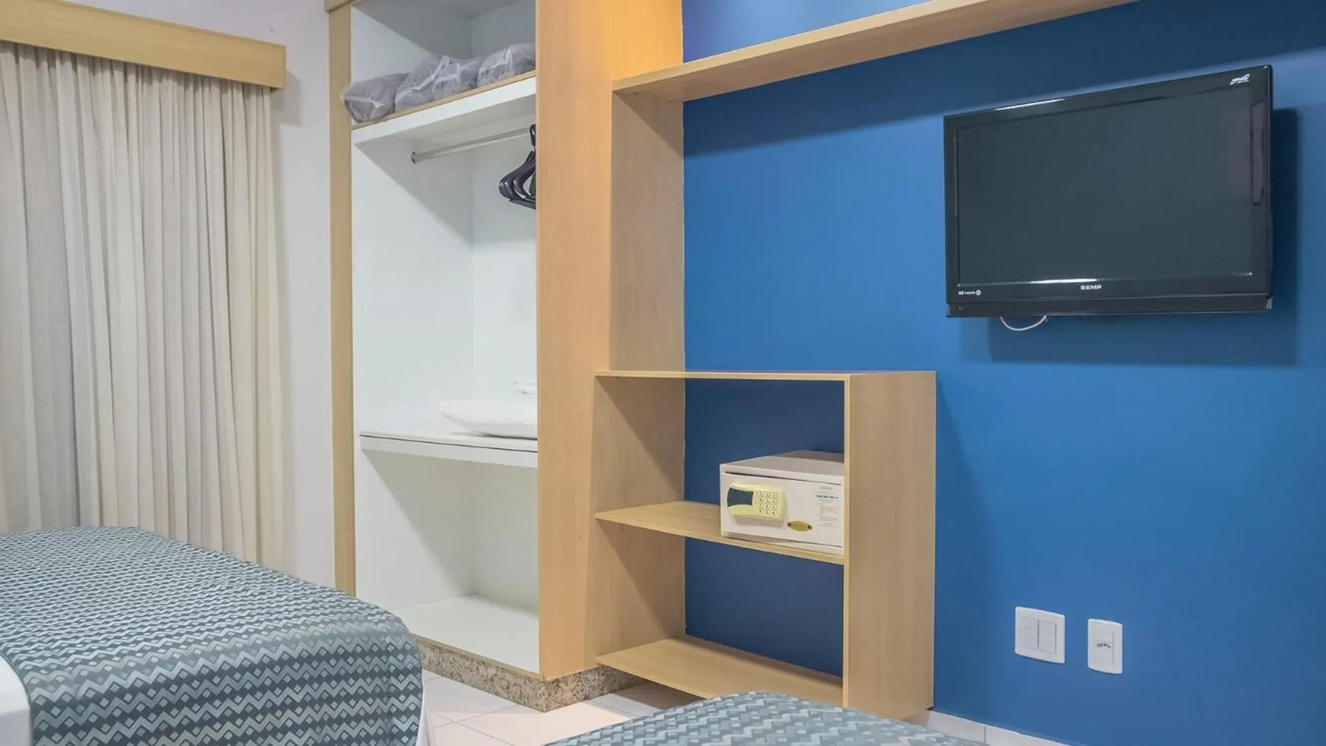 TV and multimedia, Bed in Lagoa Quente Hotel - LAGOA OFICIAL