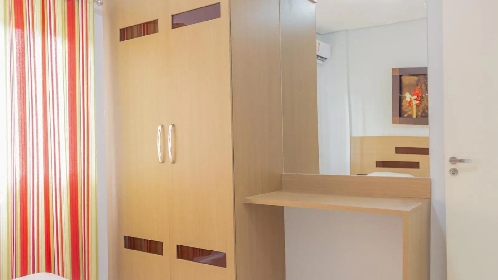 wardrobe in Lagoa Quente Hotel - LAGOA OFICIAL