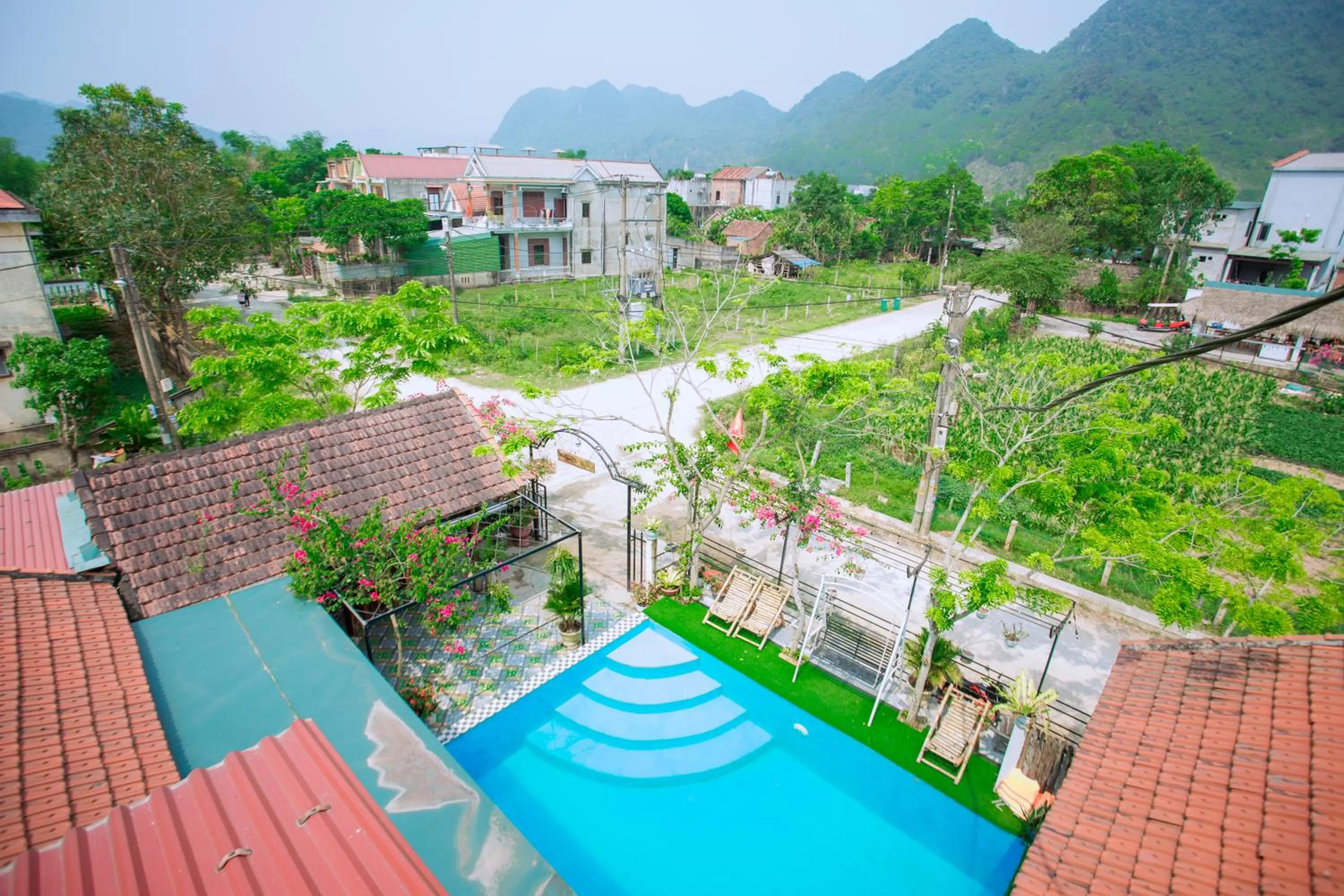 Property building in Phong Nha Ecolodge Homestay & Tours - Mountain View