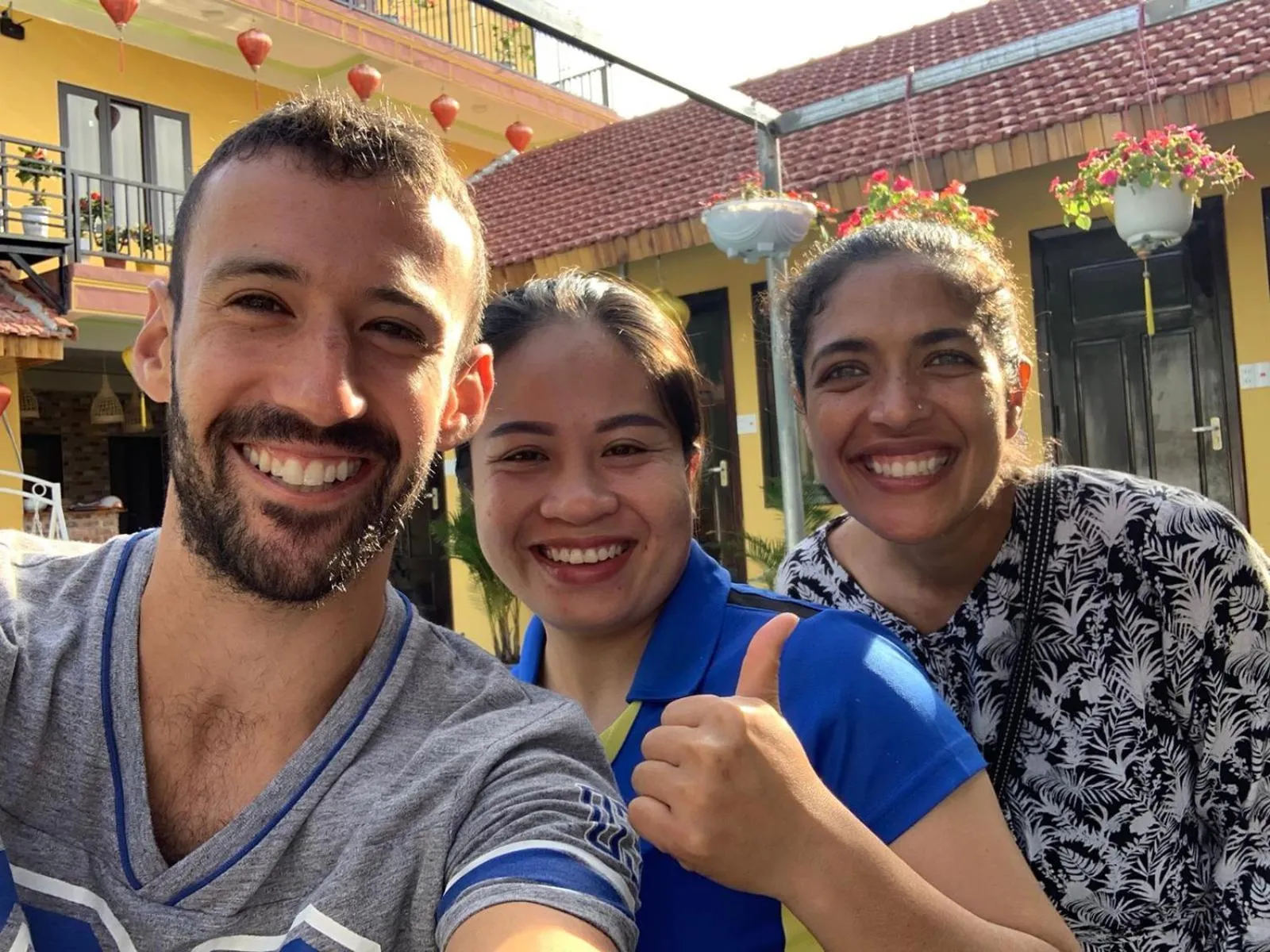 Guests in Phong Nha Ecolodge Homestay & Tours - Mountain View