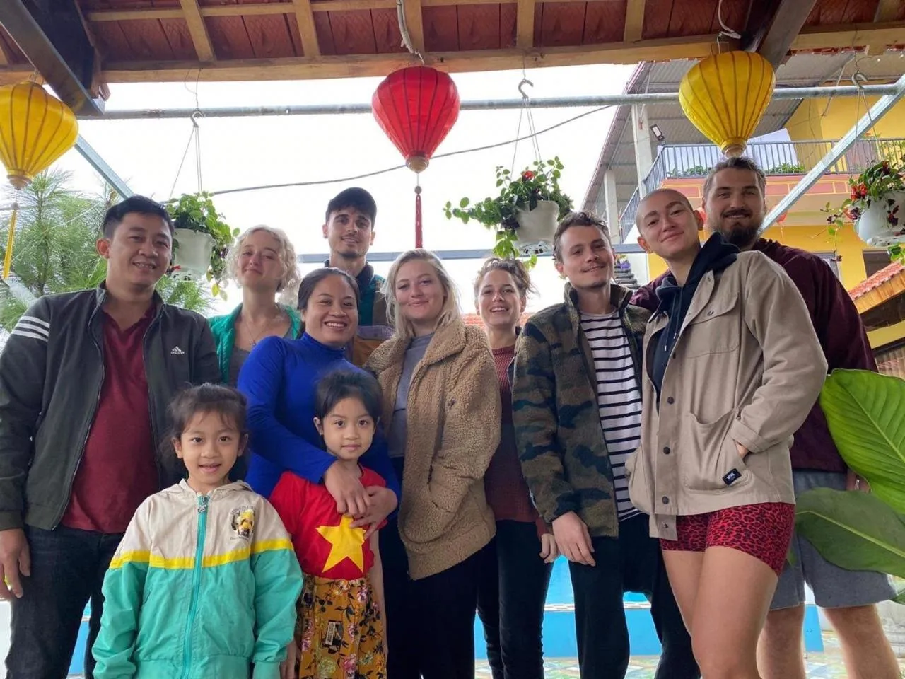 group of guests in Phong Nha Ecolodge Homestay & Tours - Mountain View