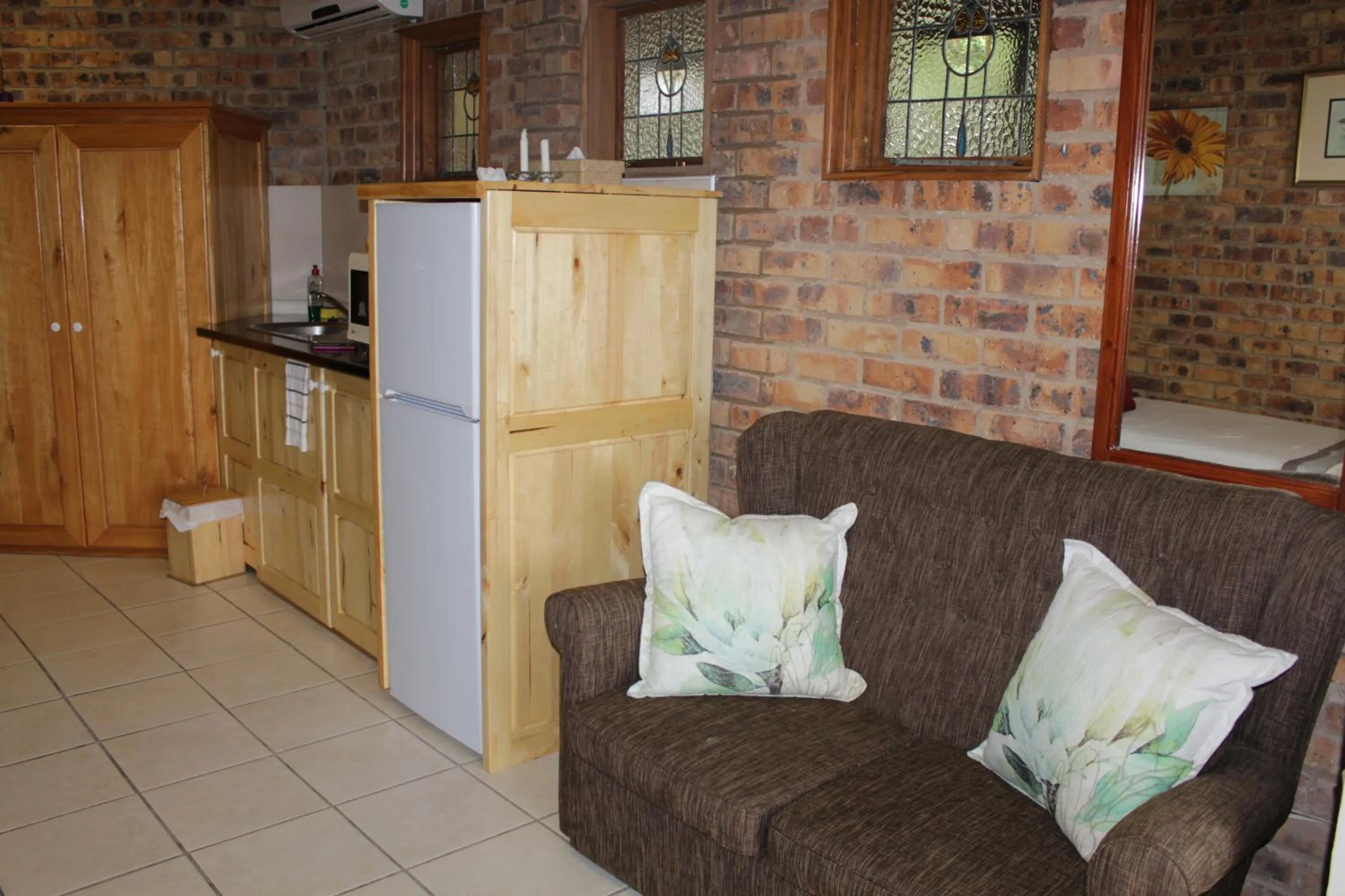 Living room in IRONWOOD LODGE