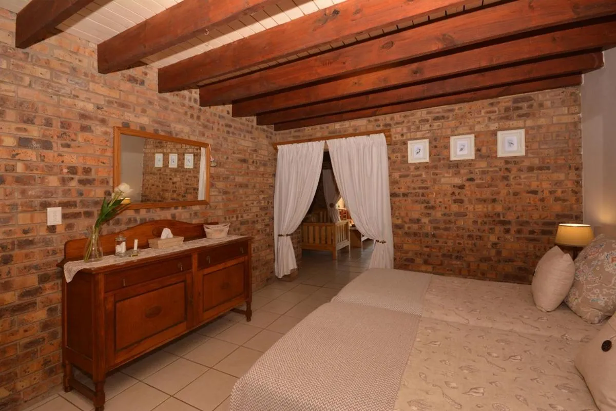 Photo of the whole room, Bed in IRONWOOD LODGE