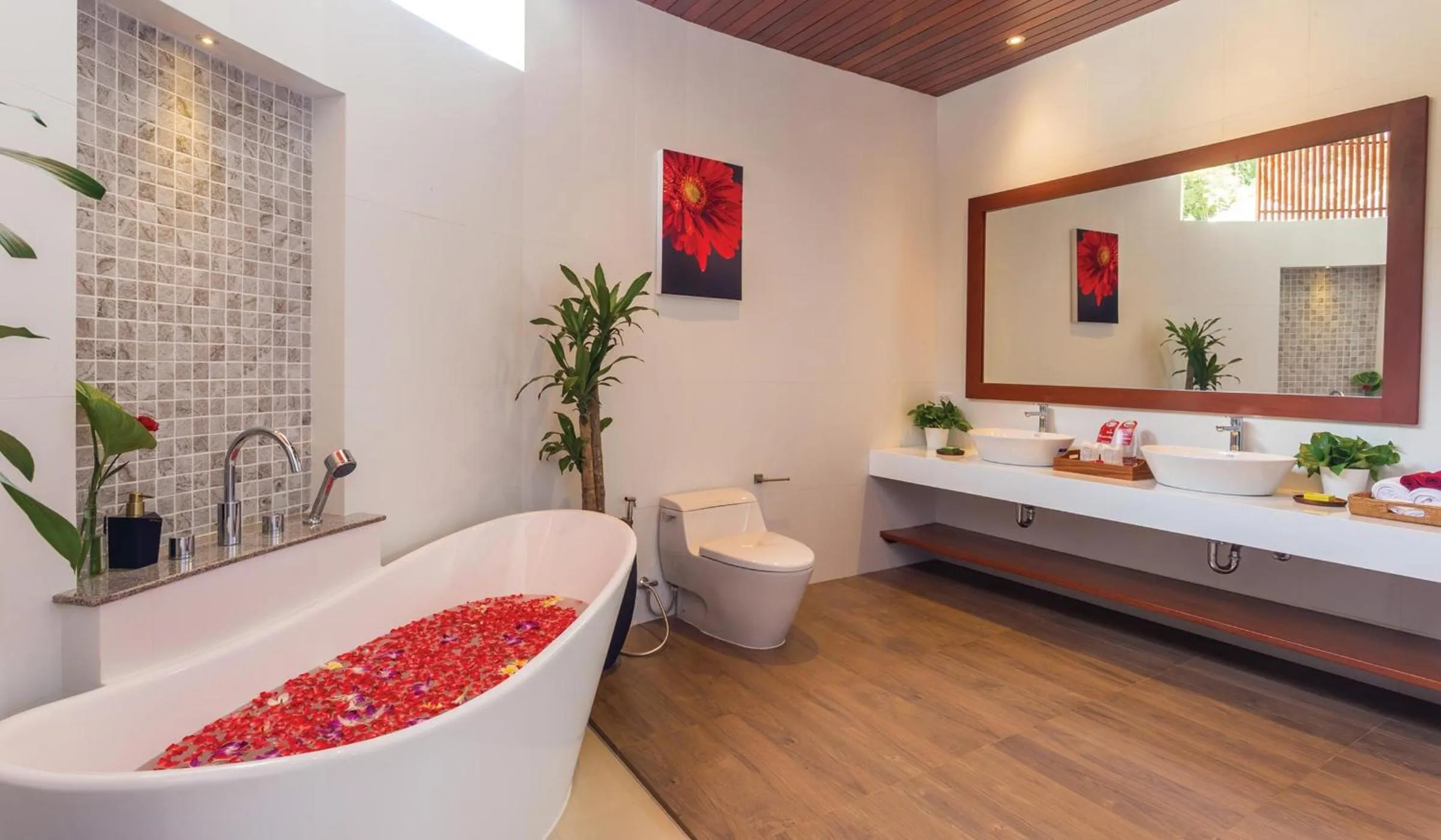 Bathroom in Eranda Pool Spa Villa, Chaweng Koh Samui