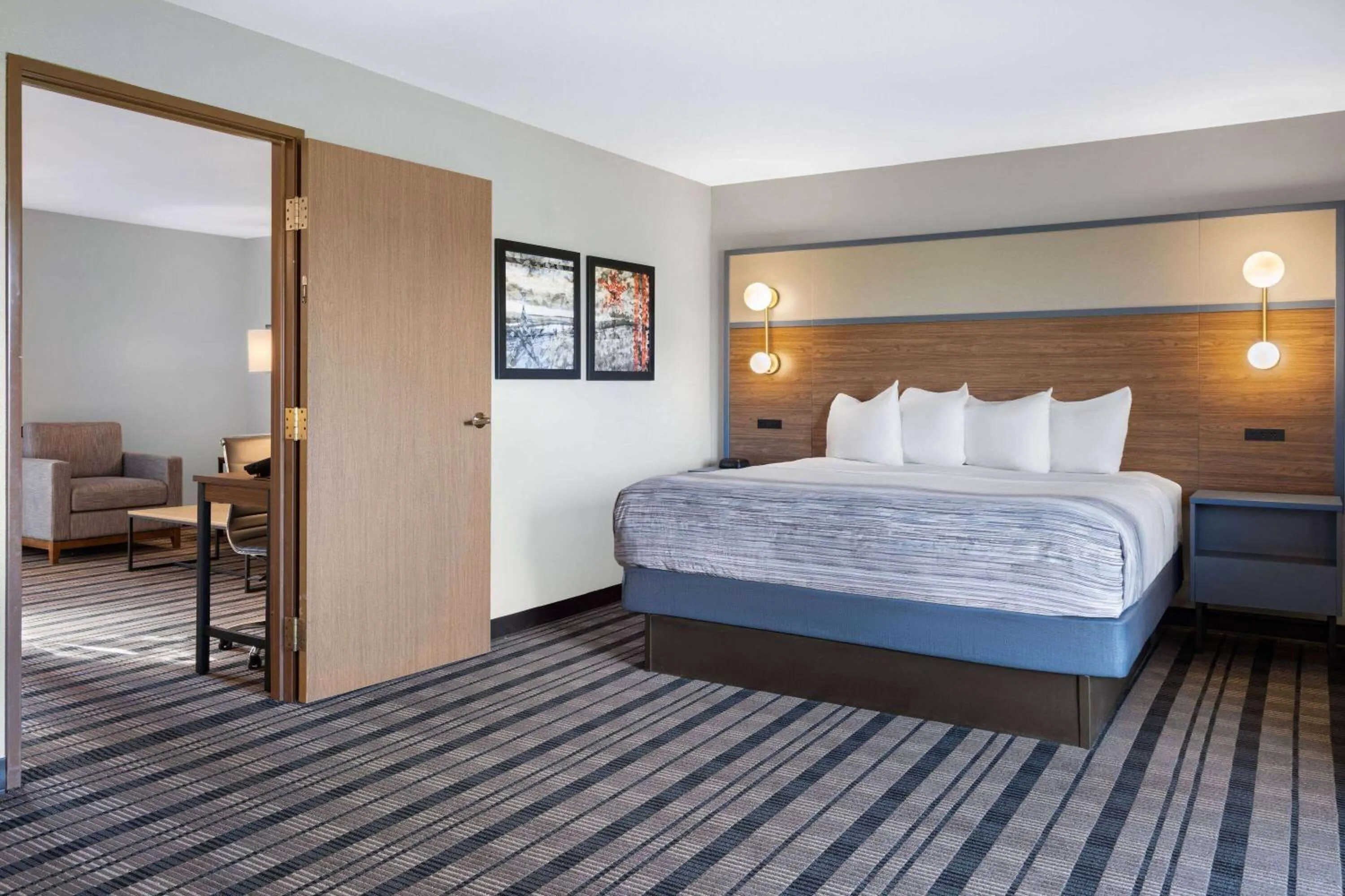 Bath, Bed in AmericInn by Wyndham Beaver Dam