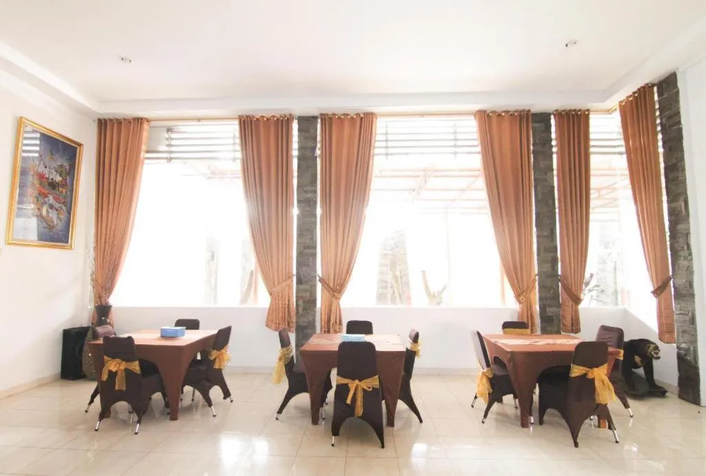 Restaurant/places to eat in Grand Ciwareng Inn Hotel and Resort