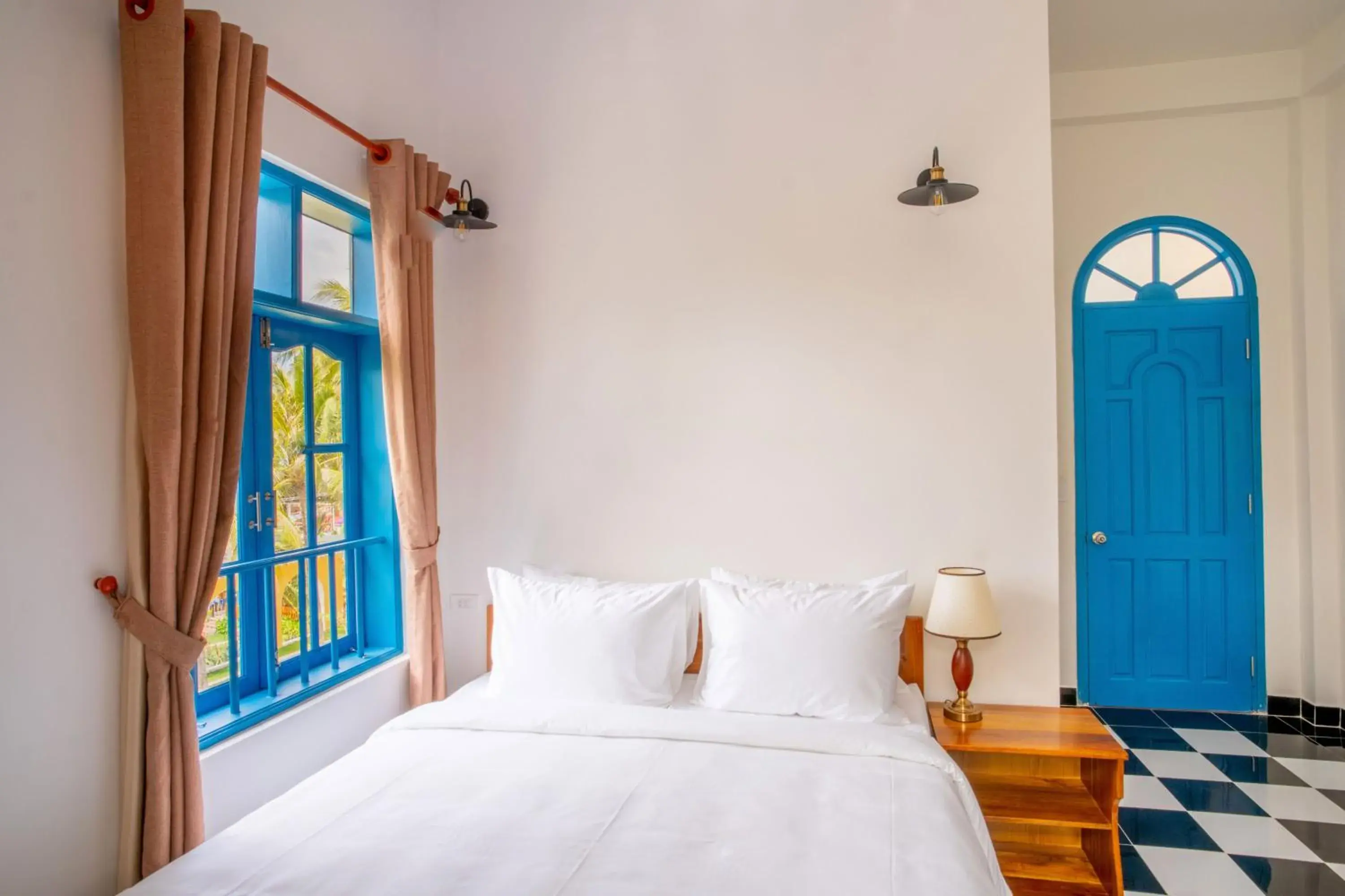 Queen Room with Garden View in Vida Loca Sunset Beach Resort Queen Room with Garden View in Vida Loca Sunset Beach Resort