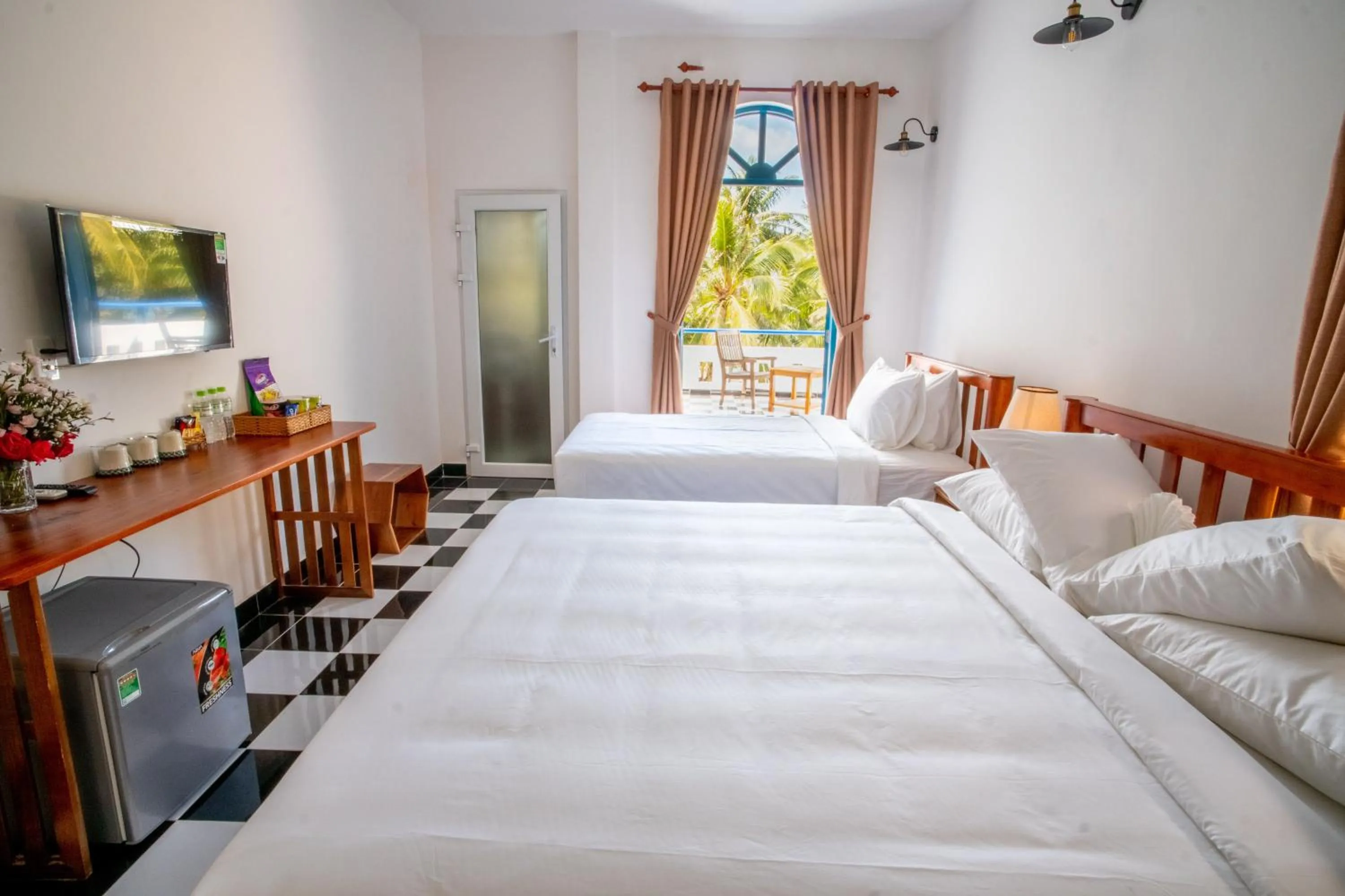 Bedroom, Bed in Vida Loca Sunset Beach Resort