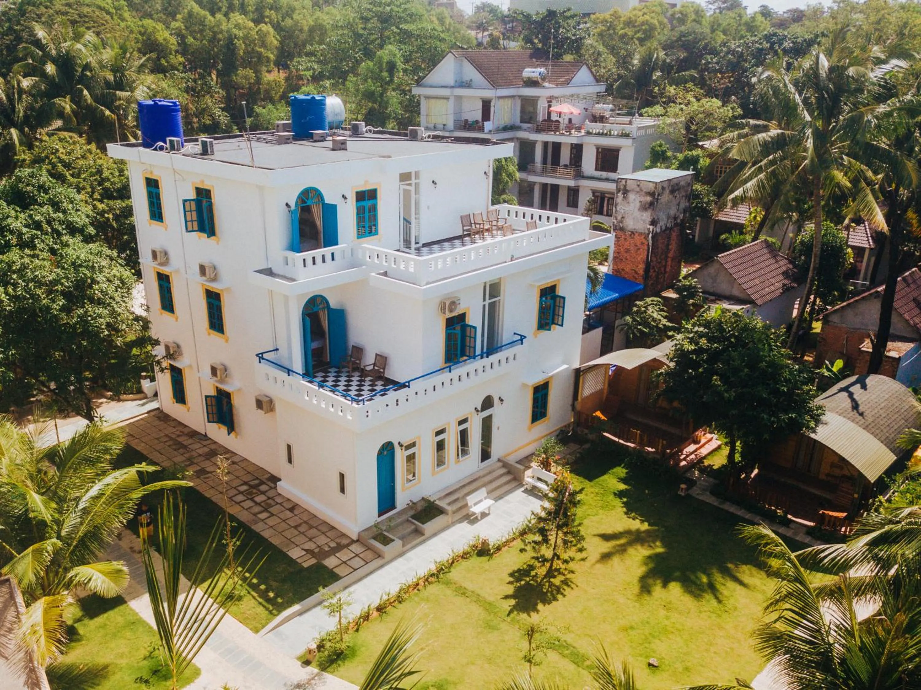 Property building in Vida Loca Sunset Beach Resort