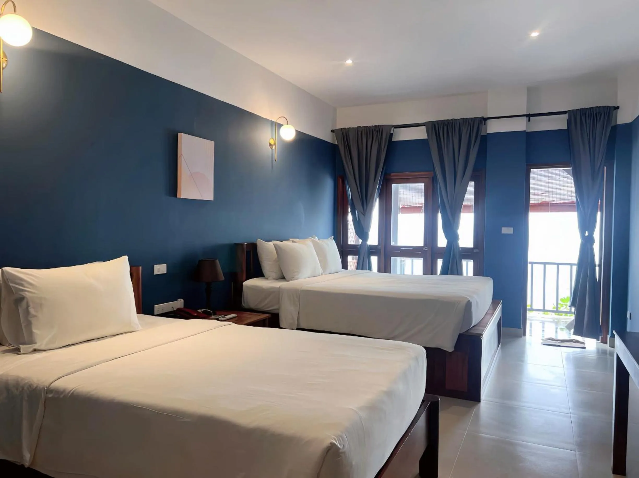 Bed in Vida Loca Sunset Beach Resort