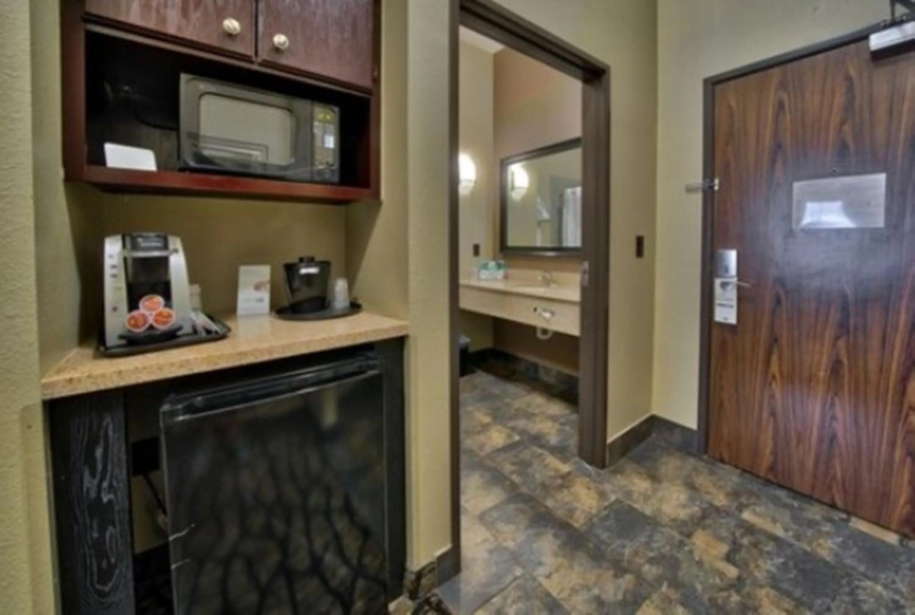 Coffee/tea facilities in Holiday Inn Express and Suites Lubbock South by IHG
