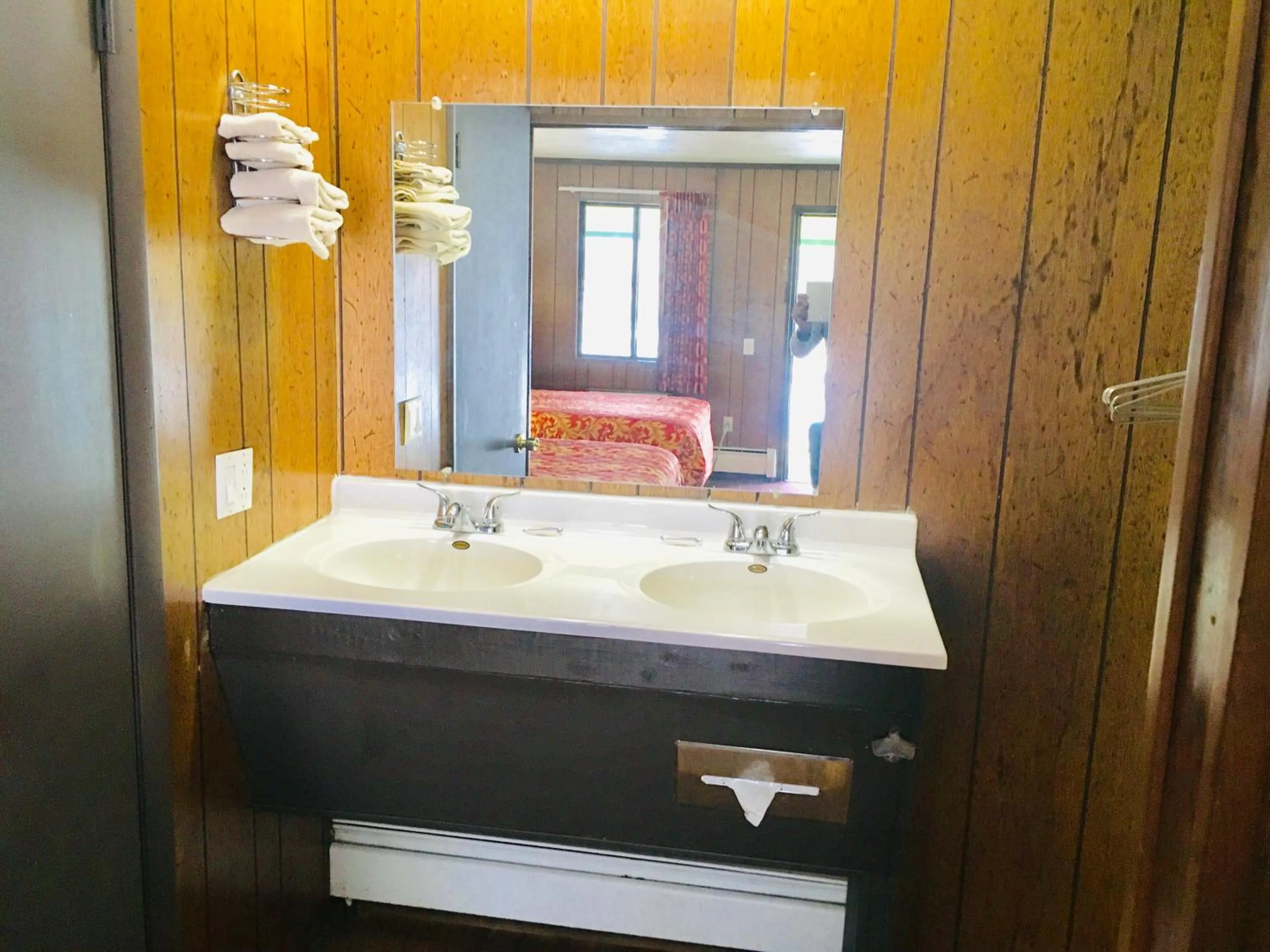 Granada Inn Motel - Kalkaska